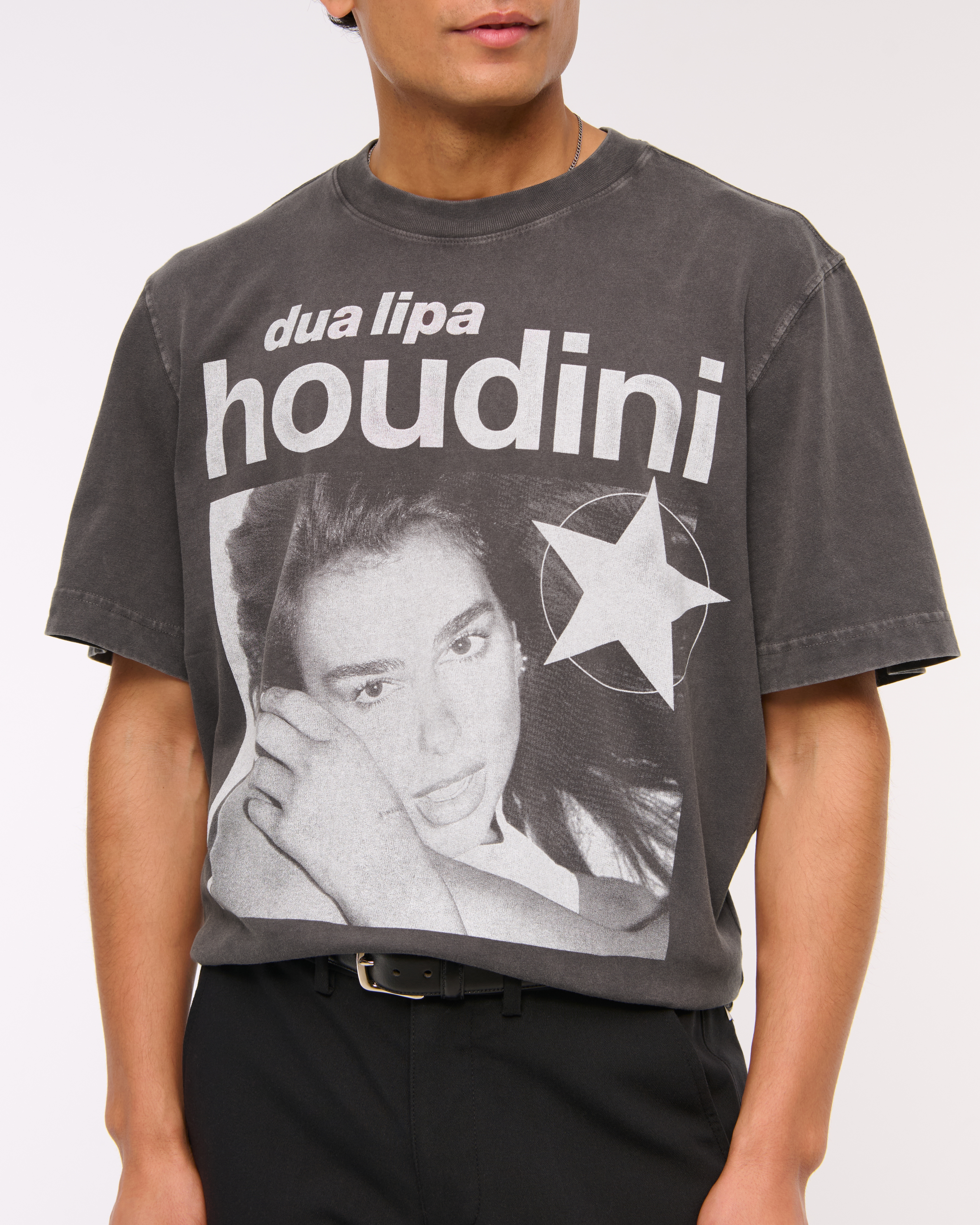 Tシャツ・カットソー Abercrombie & Fitch Cropped Dua Lipa Graphic Tee KIC_123-5038-00424-903_prod1?
