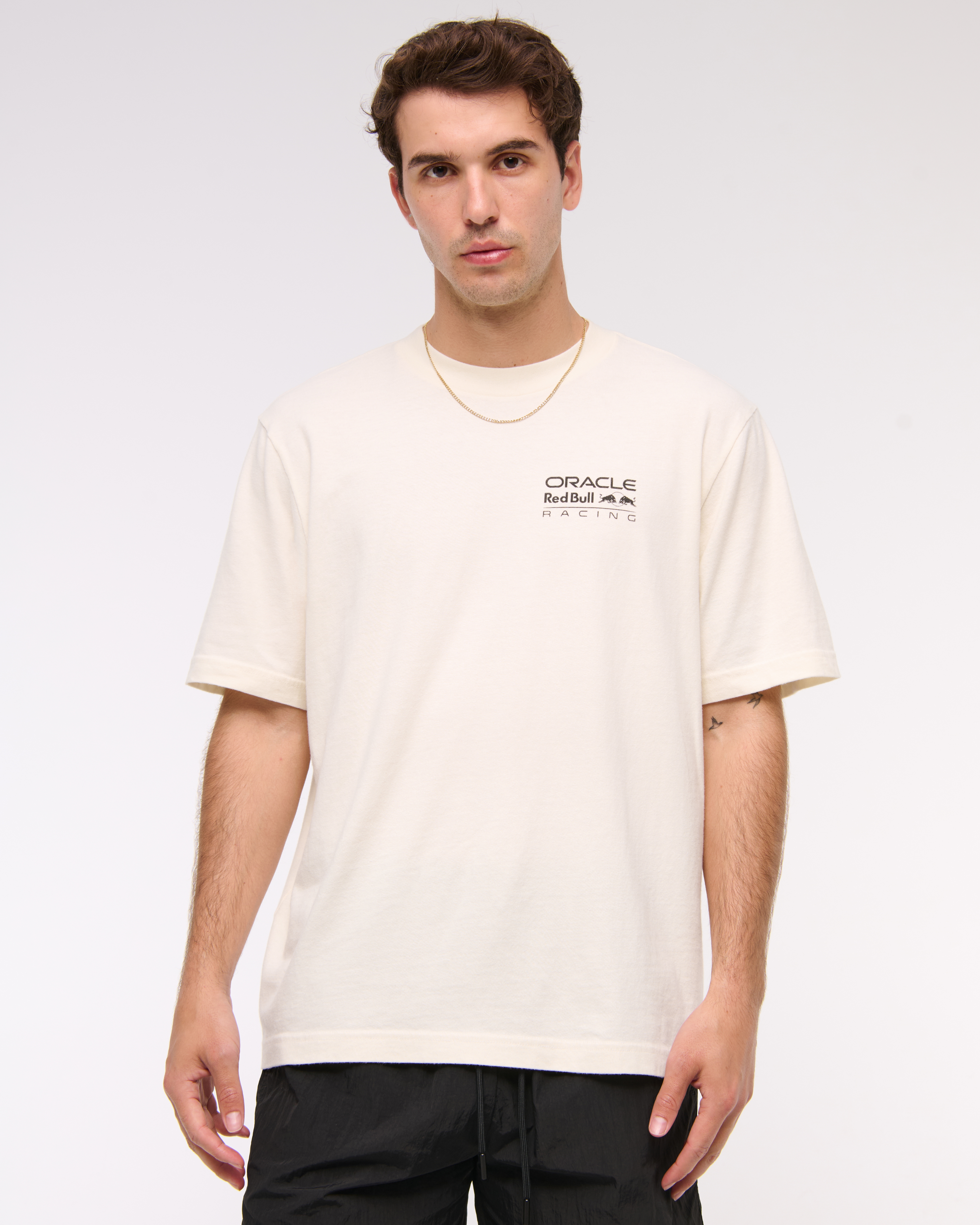 メンズ Oracle Red Bullヴィンテージ風グラフィックTシャツ