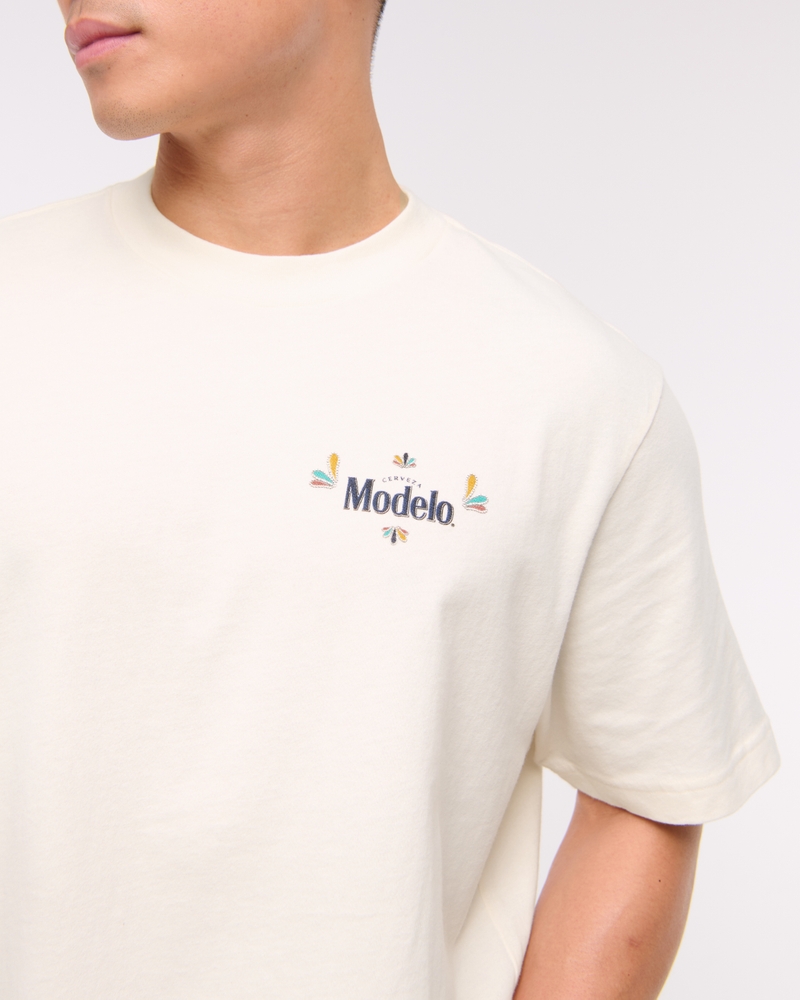 Modelo Vintage-Inspired Graphic Tee