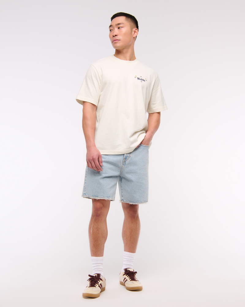 Modelo Vintage-Inspired Graphic Tee