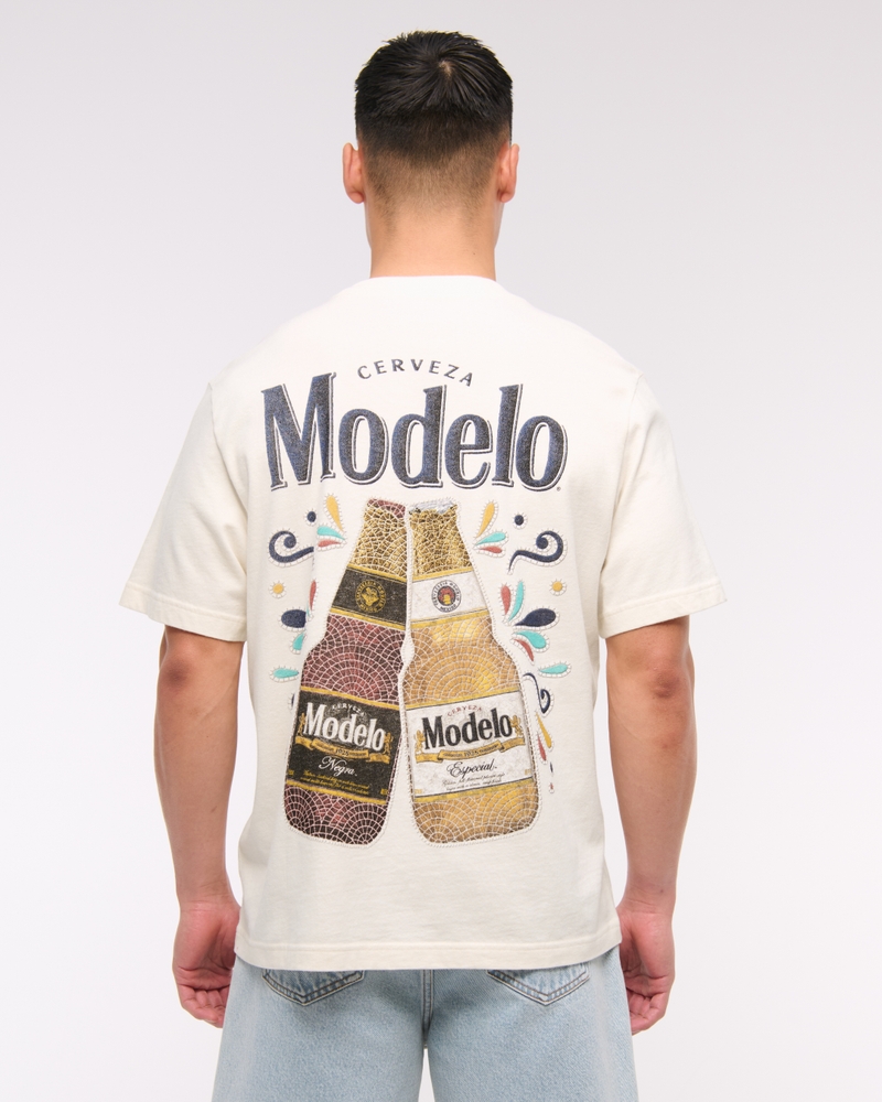 Modelo Vintage-Inspired Graphic Tee