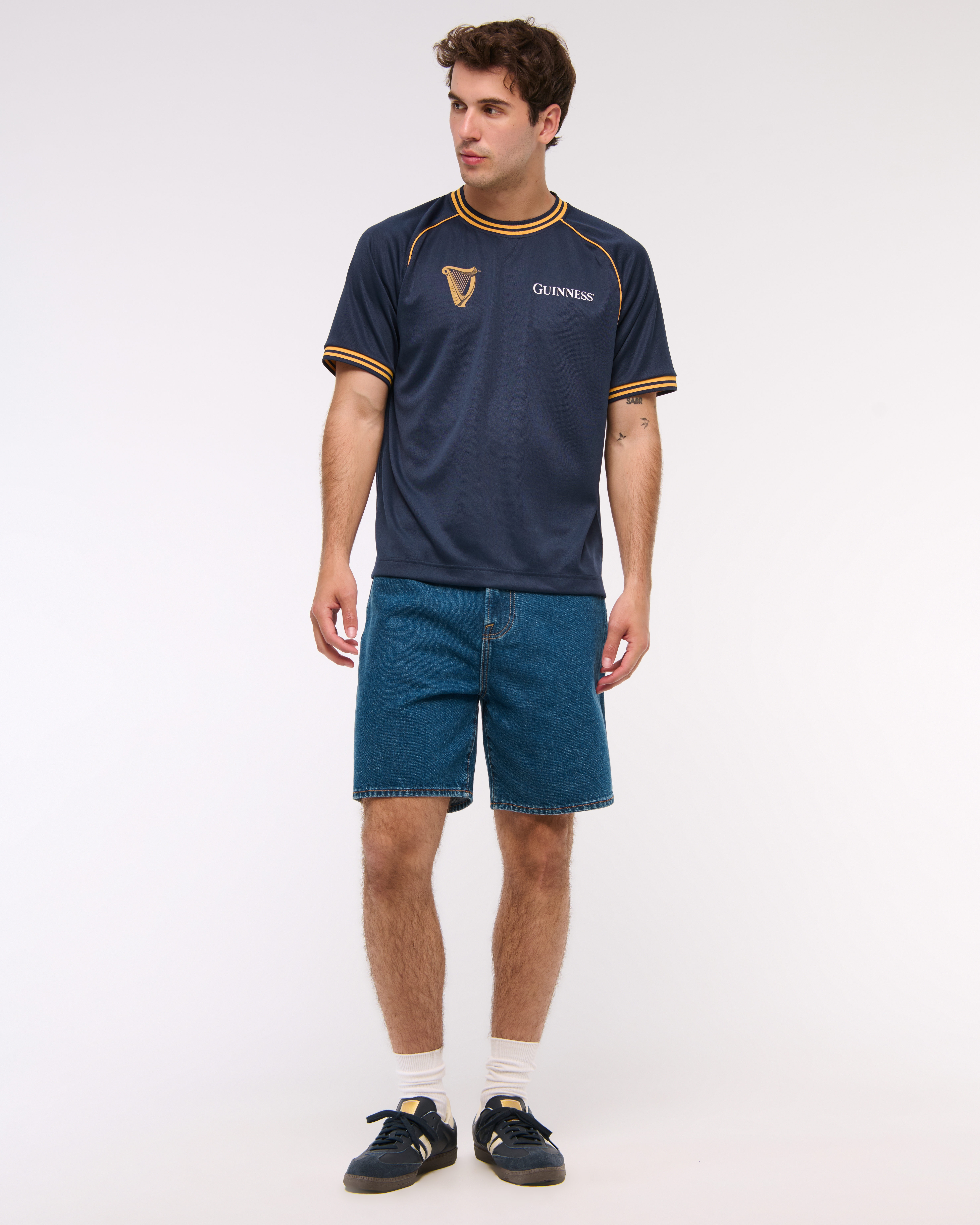 Мужские футболки Abercrombie & Fitch Guinness Soccer-Inspired Graphic Tee — фото 3