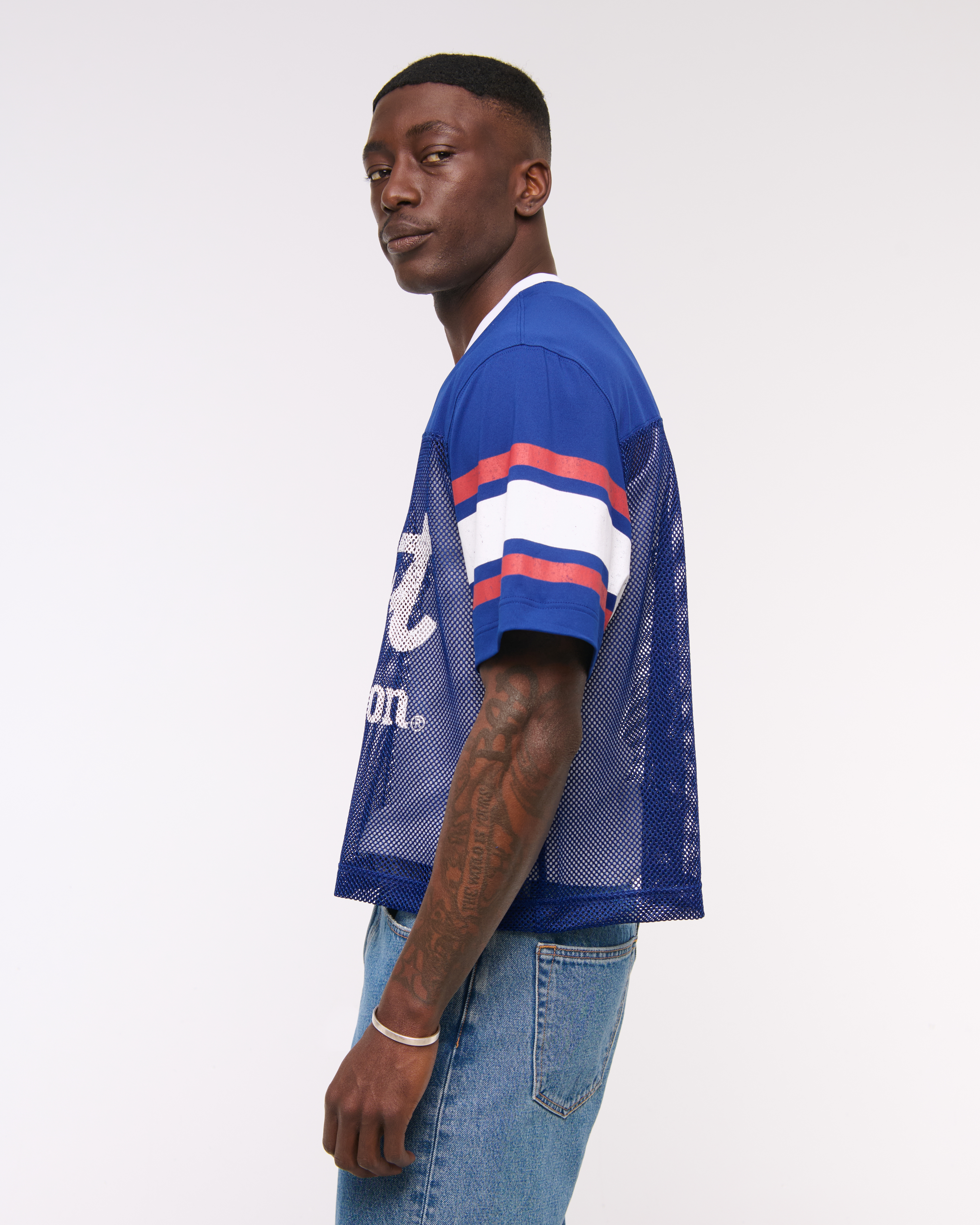 ★Abercrombie & Fitch★バドワイザークロップメッシュTシャツ KIC_123-5068-00386-200_model4.
