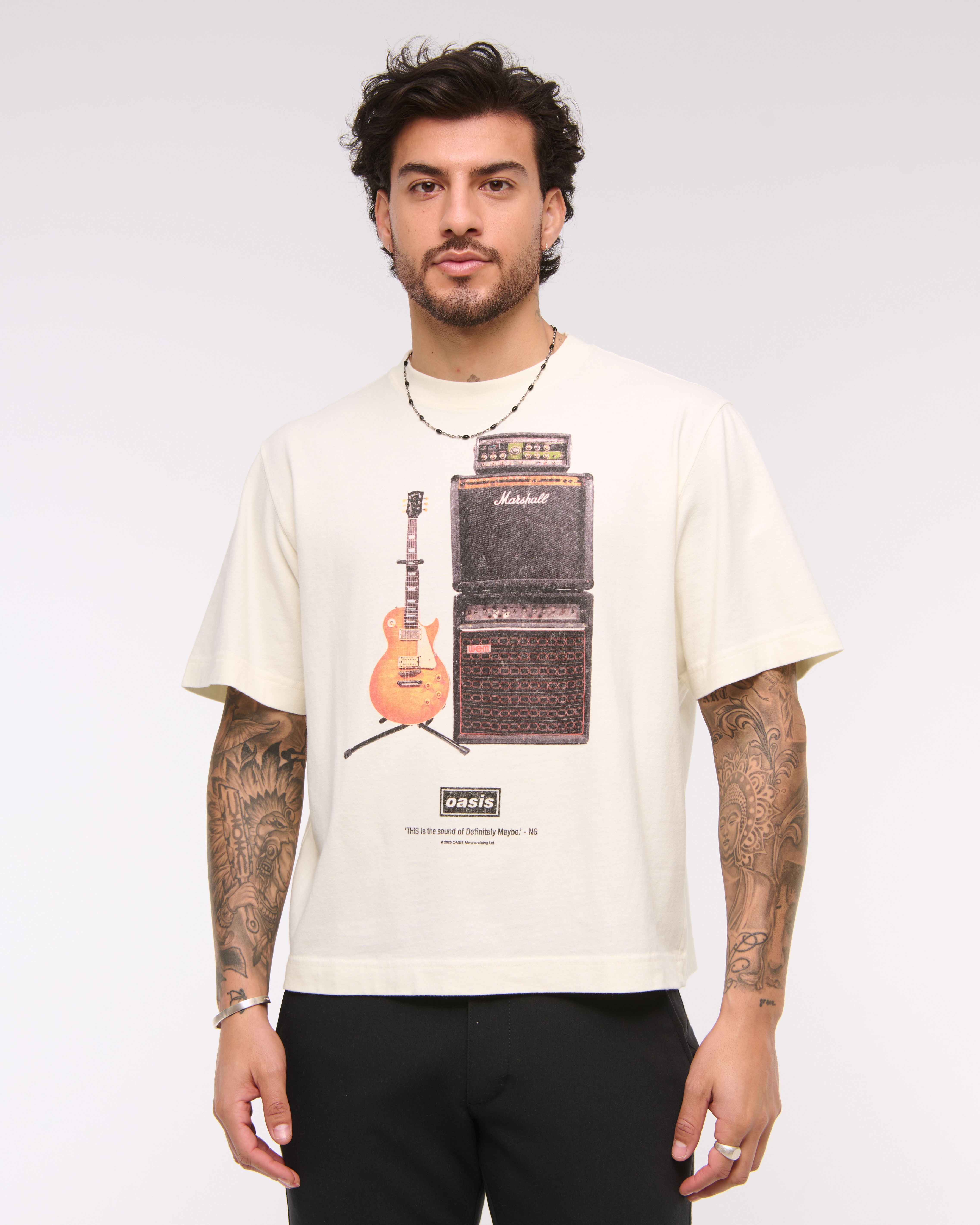 Мужская футболка Abercrombie & Fitch Oasis Vintage-Inspired Cropped Graphic, цвет: Кремовый — фото 2
