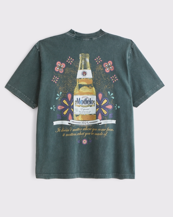 Modelo Vintage-Inspired Graphic Tee