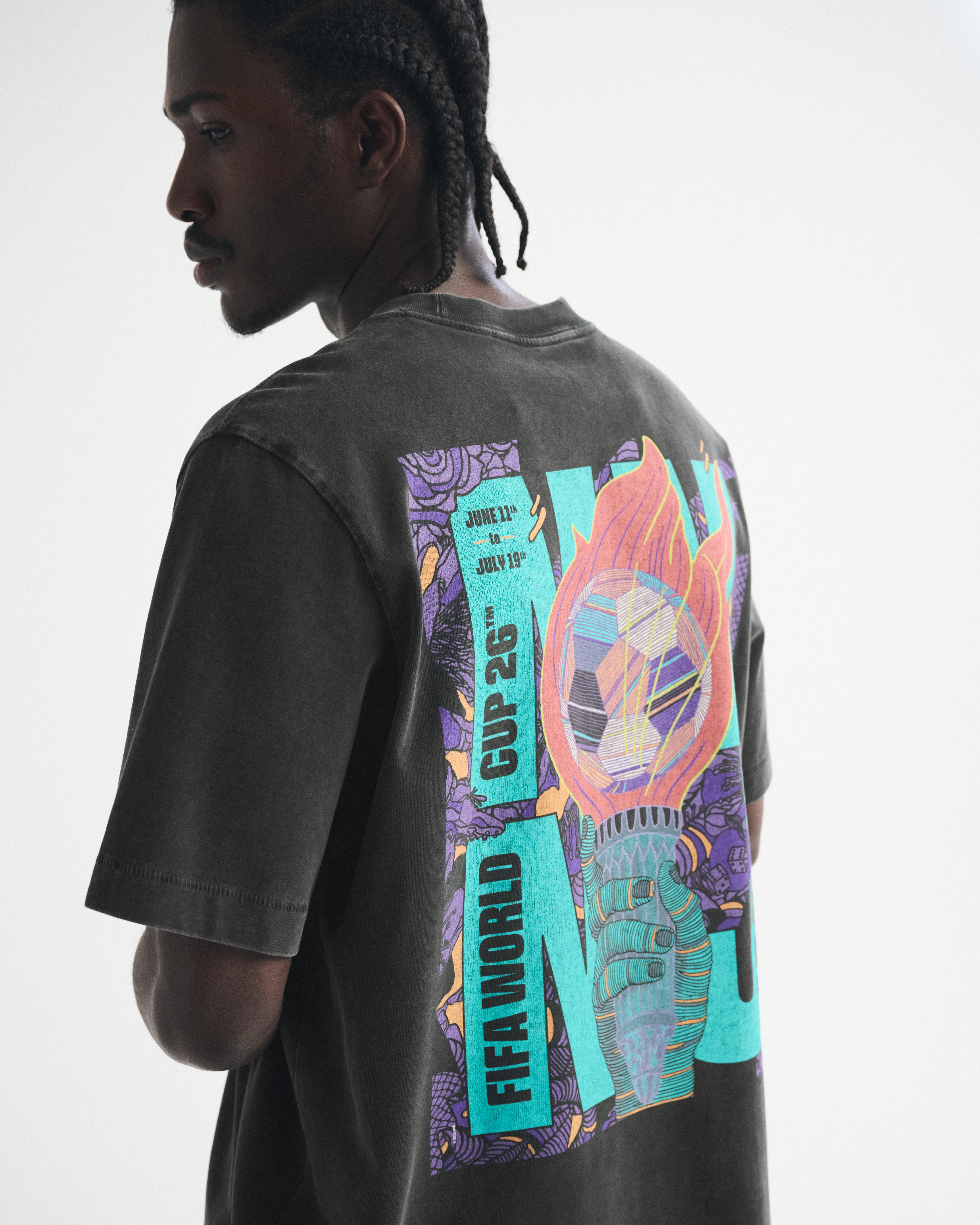 Мужские футболки Abercrombie & Fitch Premium Heavyweight 2.0 FIFA World Cup Graphic Tee — фото 2