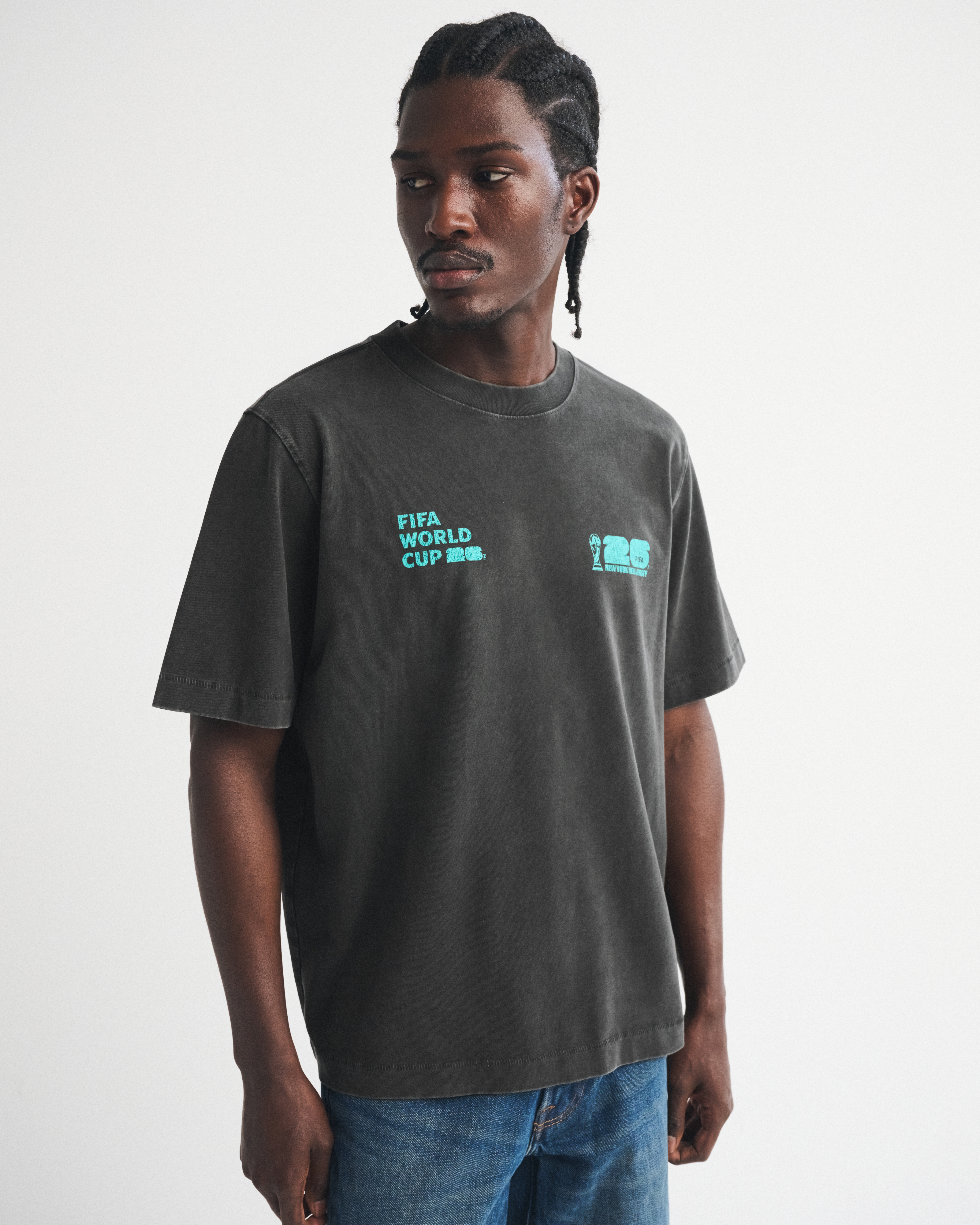 Мужские футболки Abercrombie & Fitch Premium Heavyweight 2.0 FIFA World Cup Graphic Tee — фото 3
