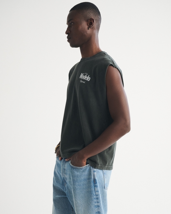 select to zoom model image