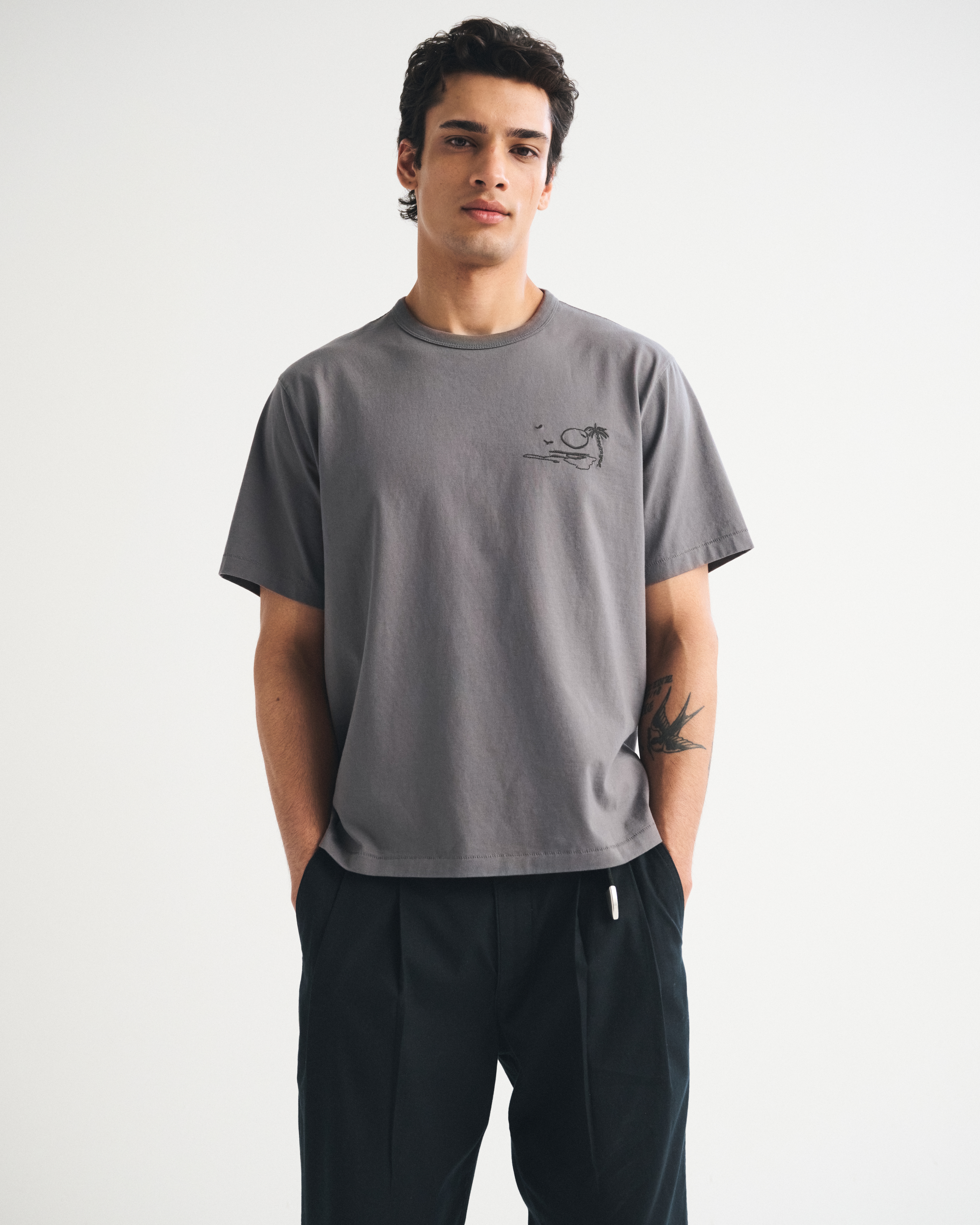 Мужские футболки Abercrombie & Fitch Boxy Graphic Tee — фото 2
