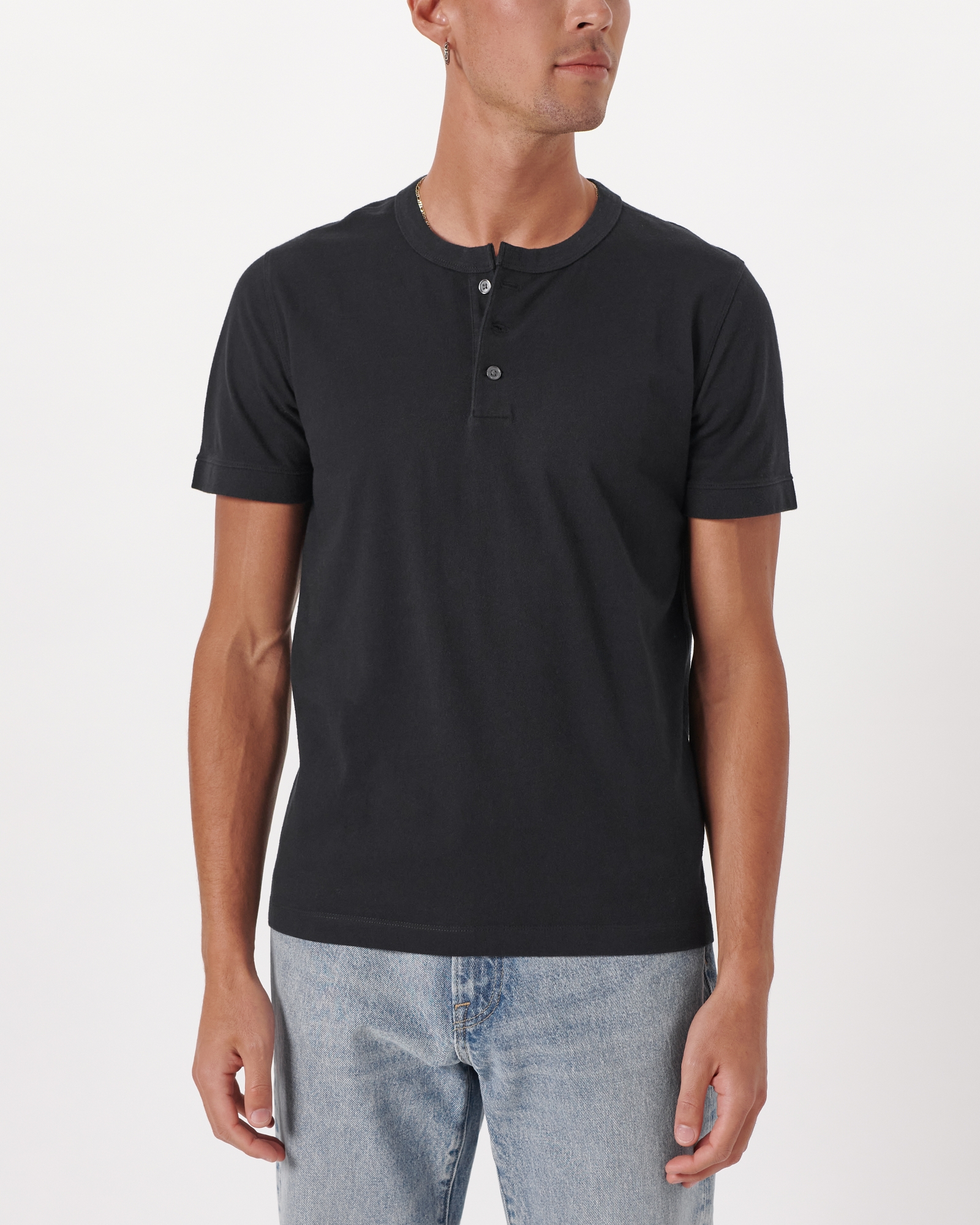 Hollister Henley T-Shirt Slim Fit Icon Logo in Black