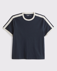 Camiseta corta clásica refinada