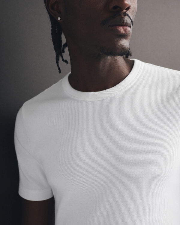 select to zoom model image