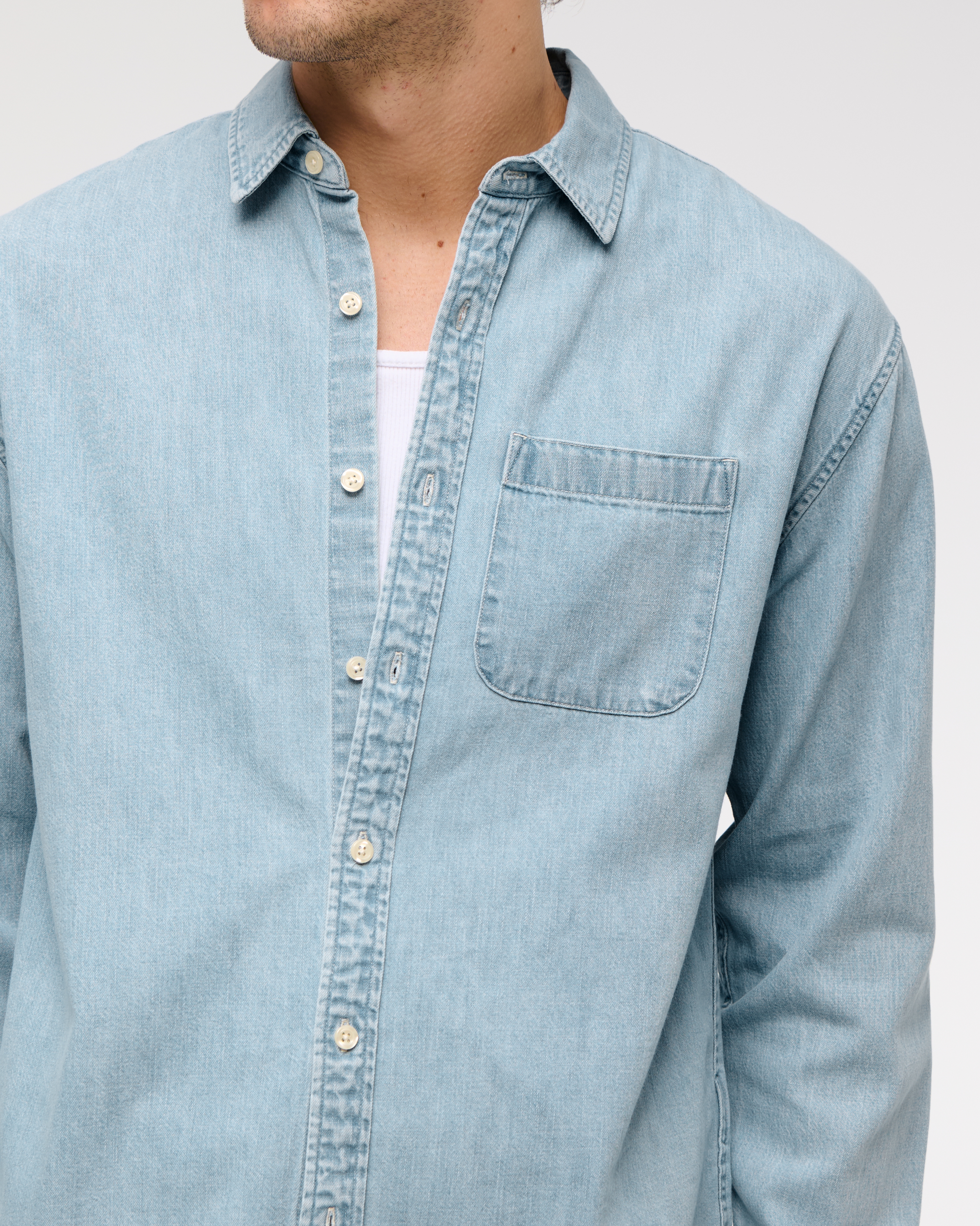 ◆Abercrombie & Fitch◆ボタンアップ デニムシャツ Men's Denim Button-Up Shirt | Men's Tops | Abercrombie.com