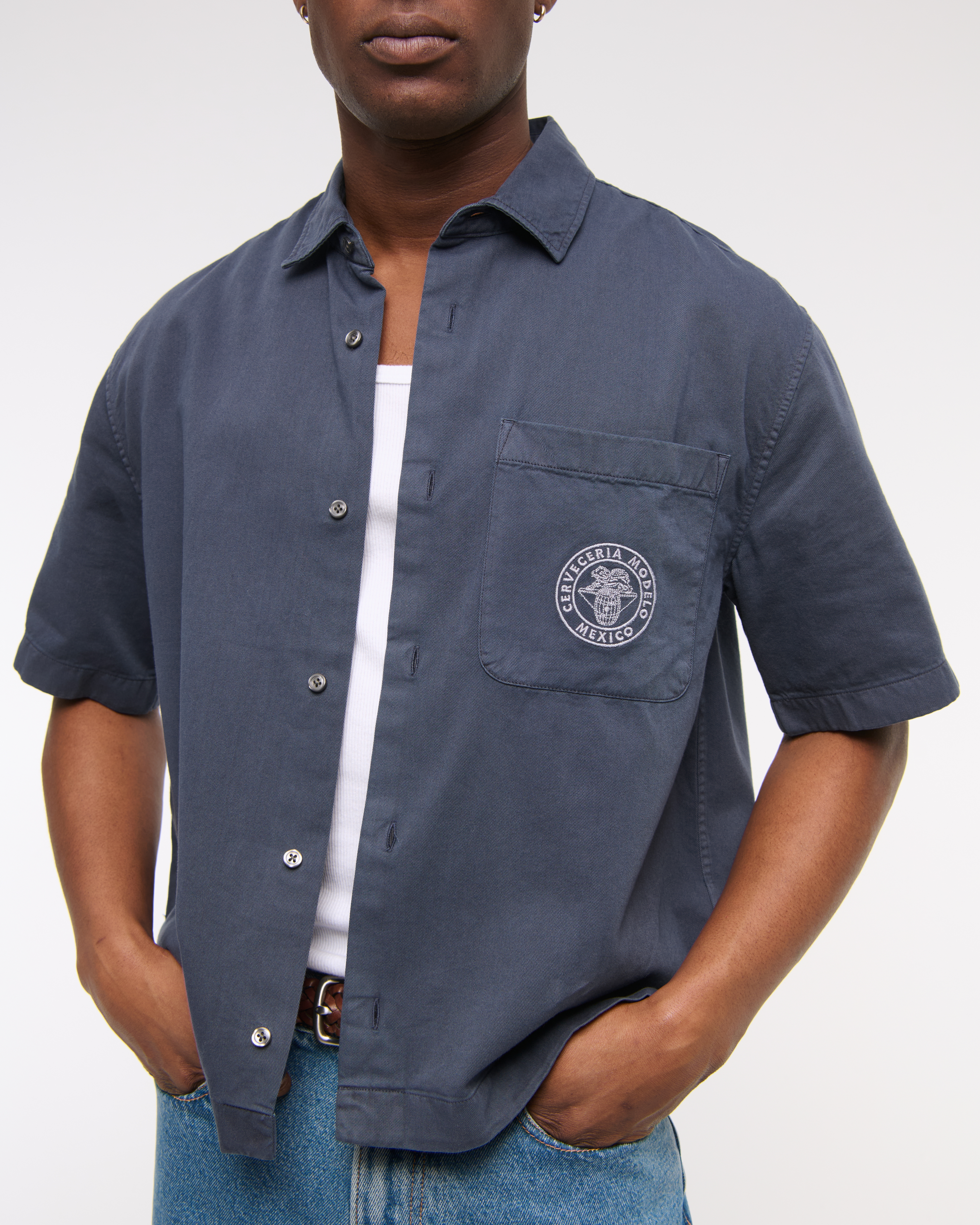 Men's Short-Sleeve Cropped Modelo Workwear Button-Up Shirt
