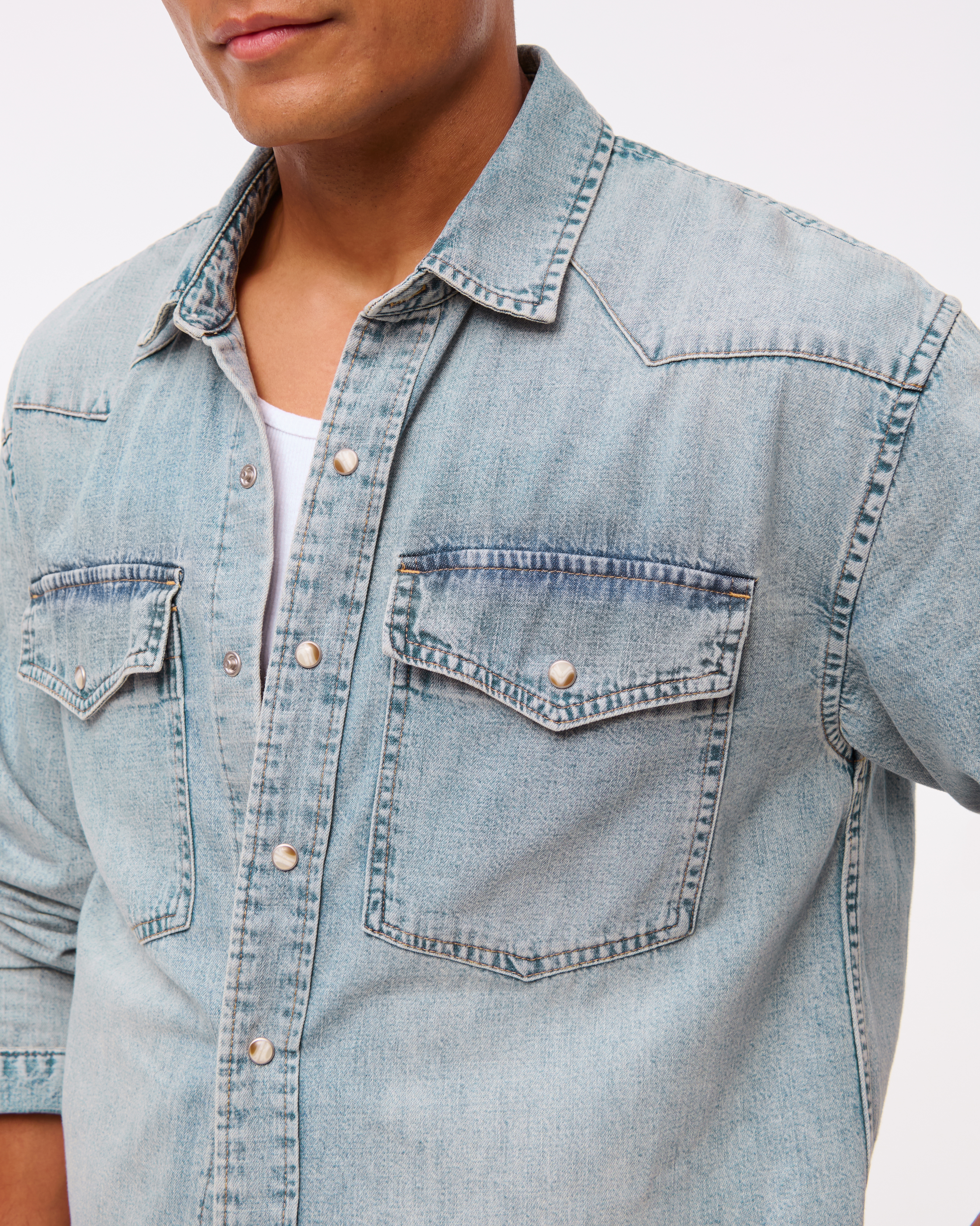 ◆Abercrombie & Fitch◆ボタンアップ デニムシャツ Men's Denim Button-Up Shirt | Men's Tops | Abercrombie.com