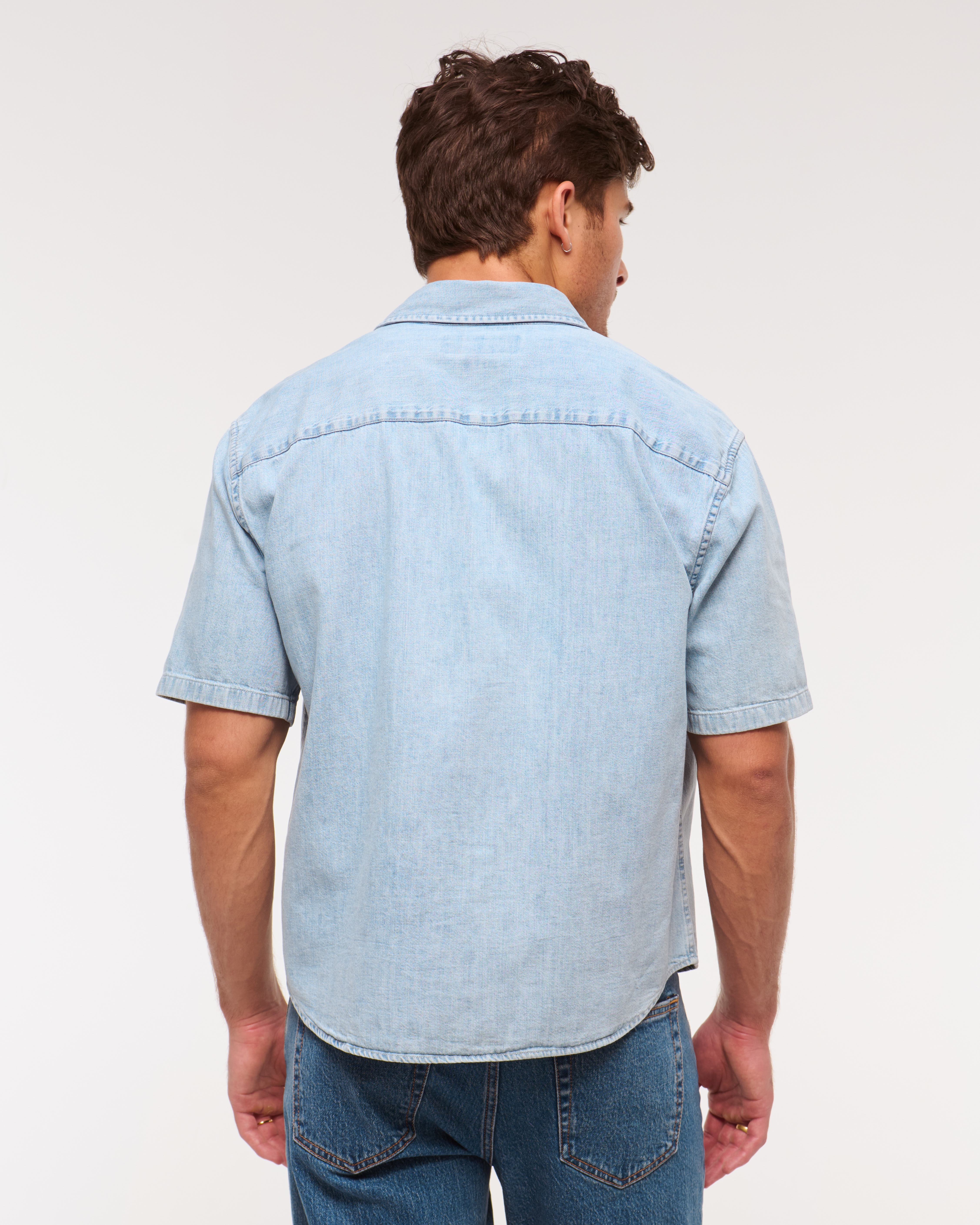 Abercrombie & Fitch★クロップグラフィックデニムボタンシャツ メンズ 半袖クロップド グラフィック デニム ボタンアップシャツ