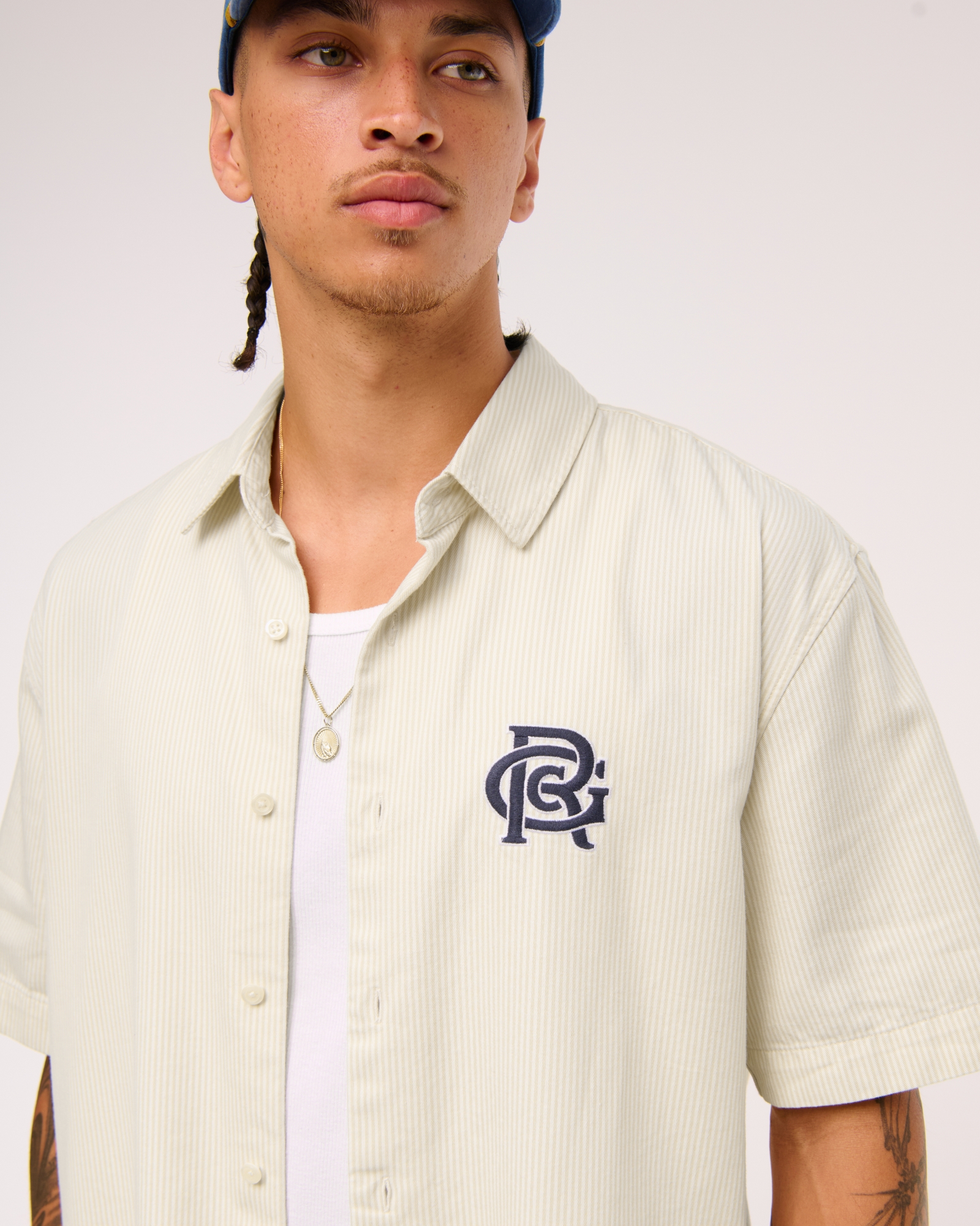 Short-Sleeve Cropped Random Golf Club Button-Up Shirt