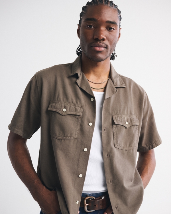 Short-Sleeve Cropped Coors Banquet Workwear Button-Up Shirt