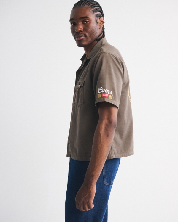 Short-Sleeve Cropped Coors Banquet Workwear Button-Up Shirt