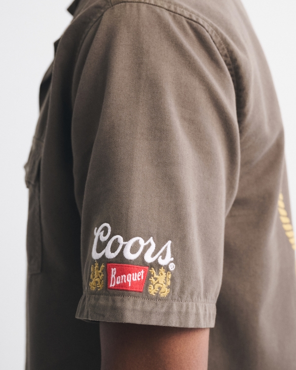 Short-Sleeve Cropped Coors Banquet Workwear Button-Up Shirt
