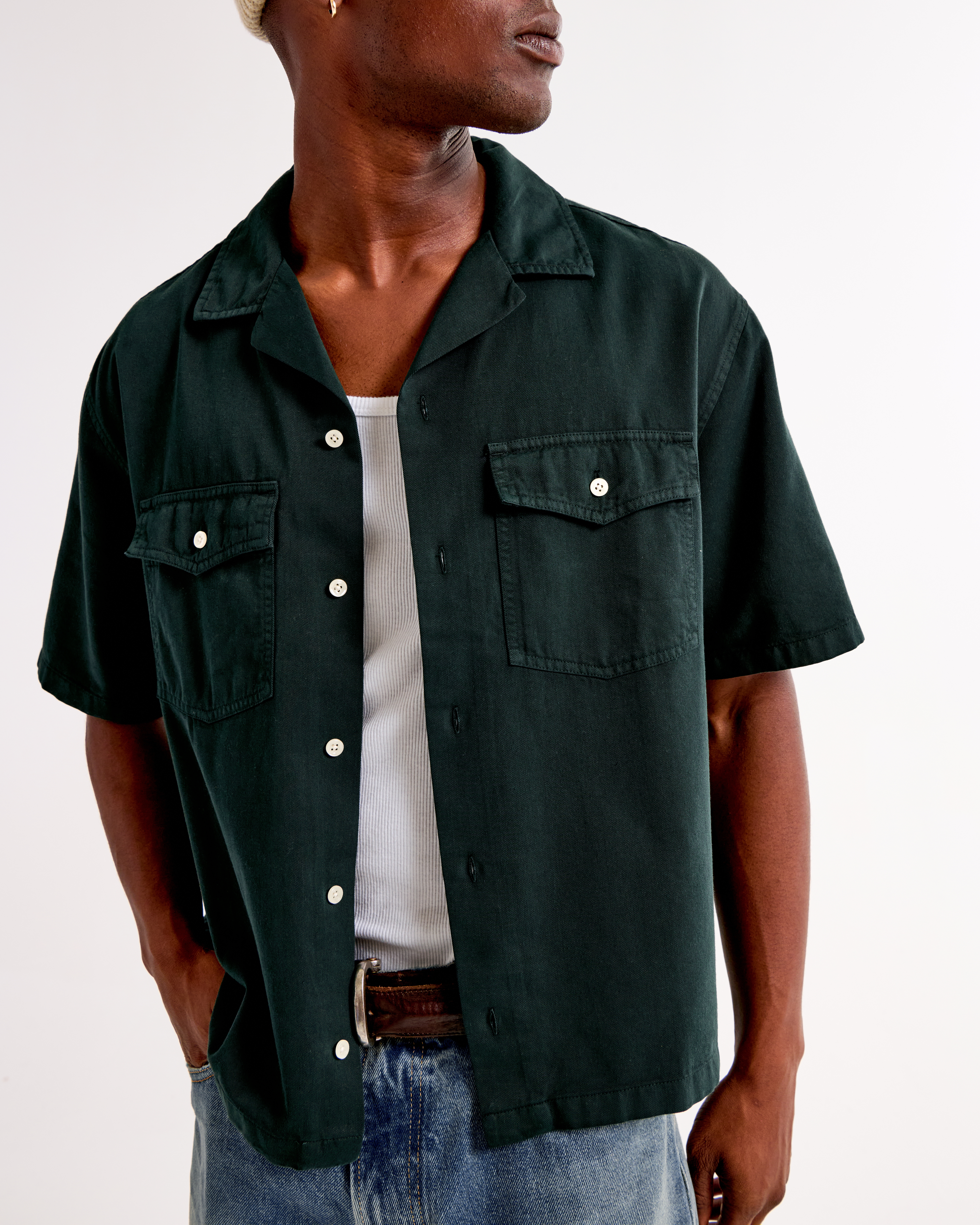 Men's Short-Sleeve Cropped Guinness Workwear Button-Up Shirt