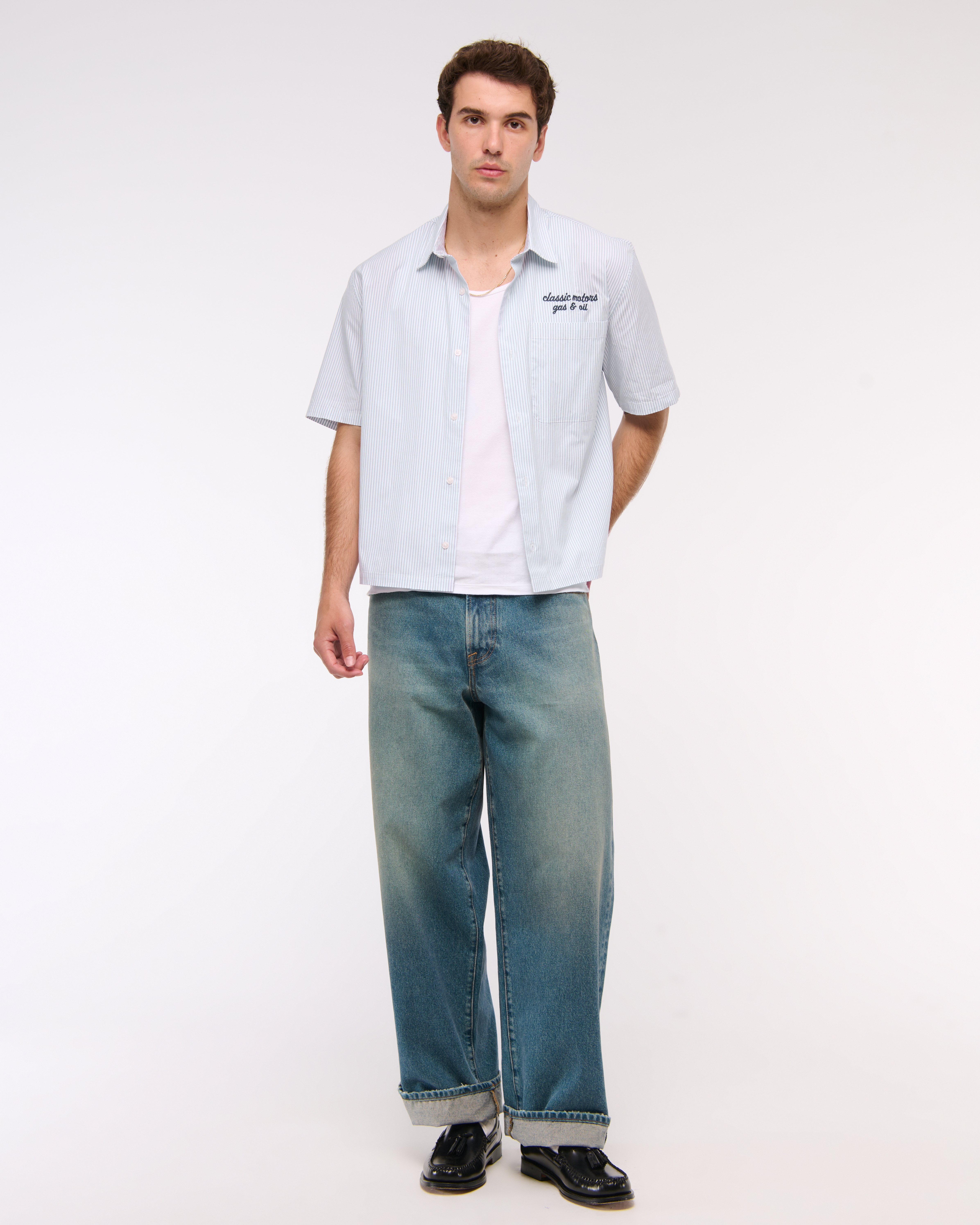 Abercrombie & Fitch★クロップワークウェアボタンアップシャツ Men's Short-Sleeve Cropped Workwear Graphic Button-Up Shirt