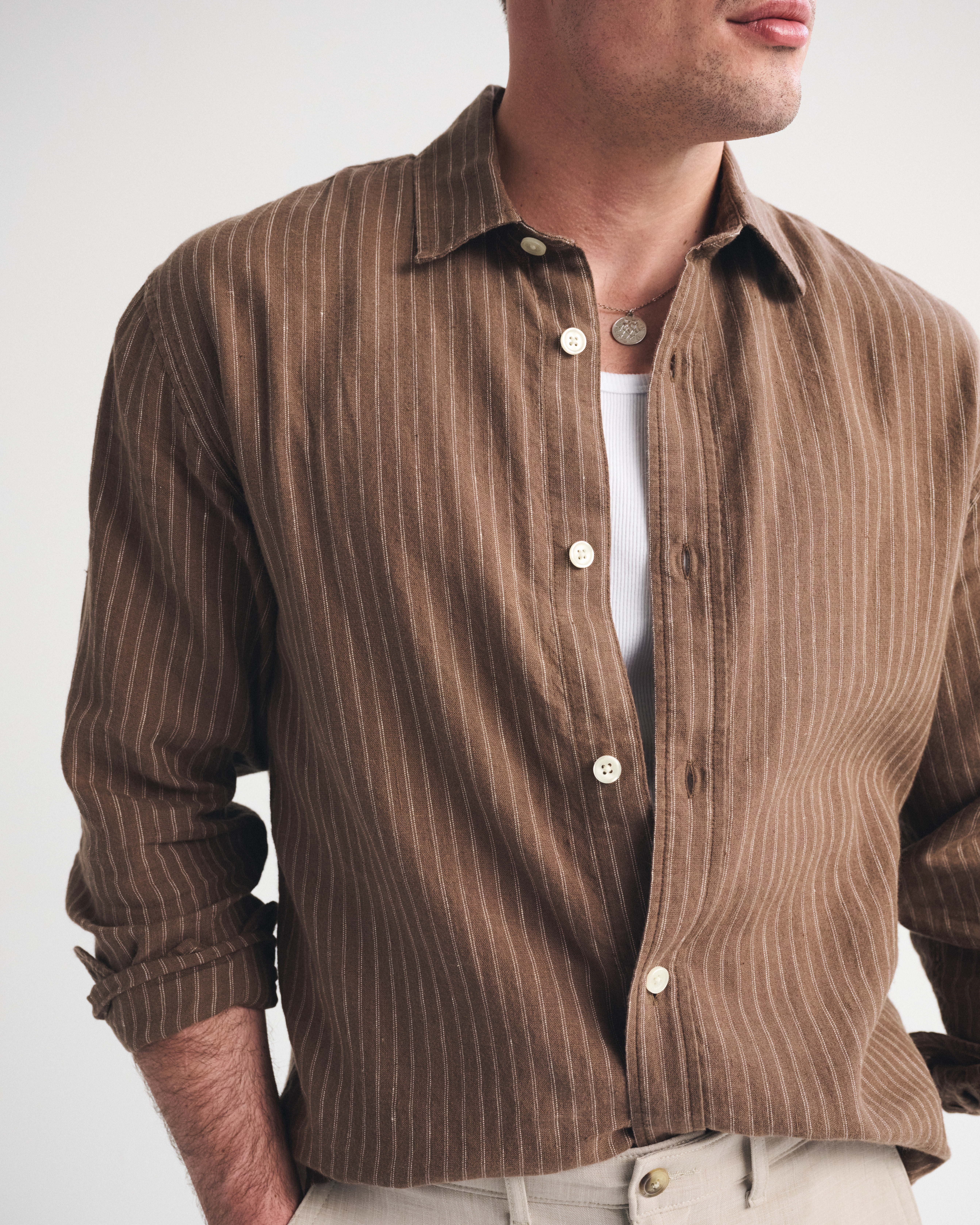 Мужские рубашки Abercrombie & Fitch Linen-Blend Striped Shirt — фото 2