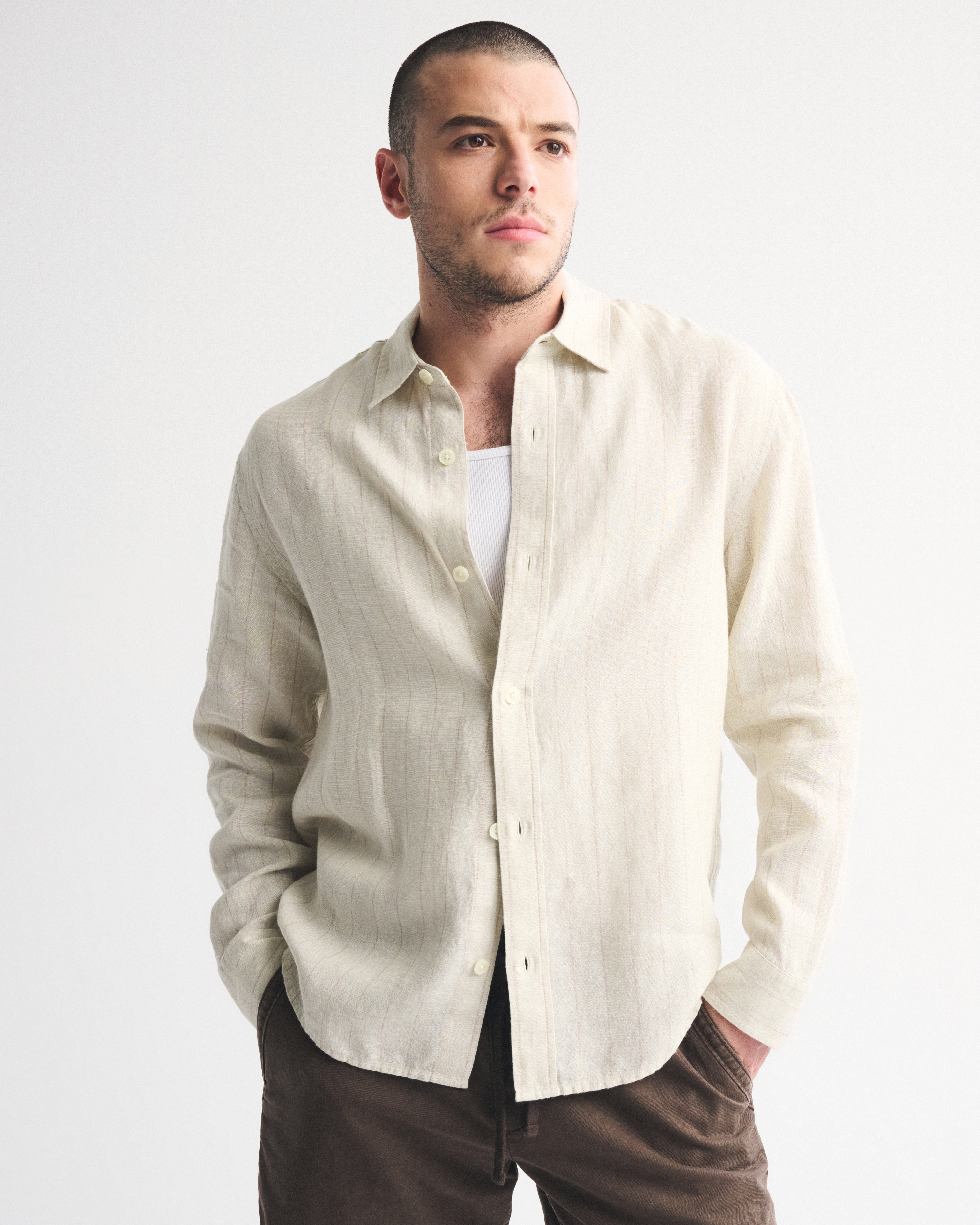Мужская рубашка Abercrombie & Fitch 100% Linen Button-Up, цвет: Бежевый полосатый — фото 3