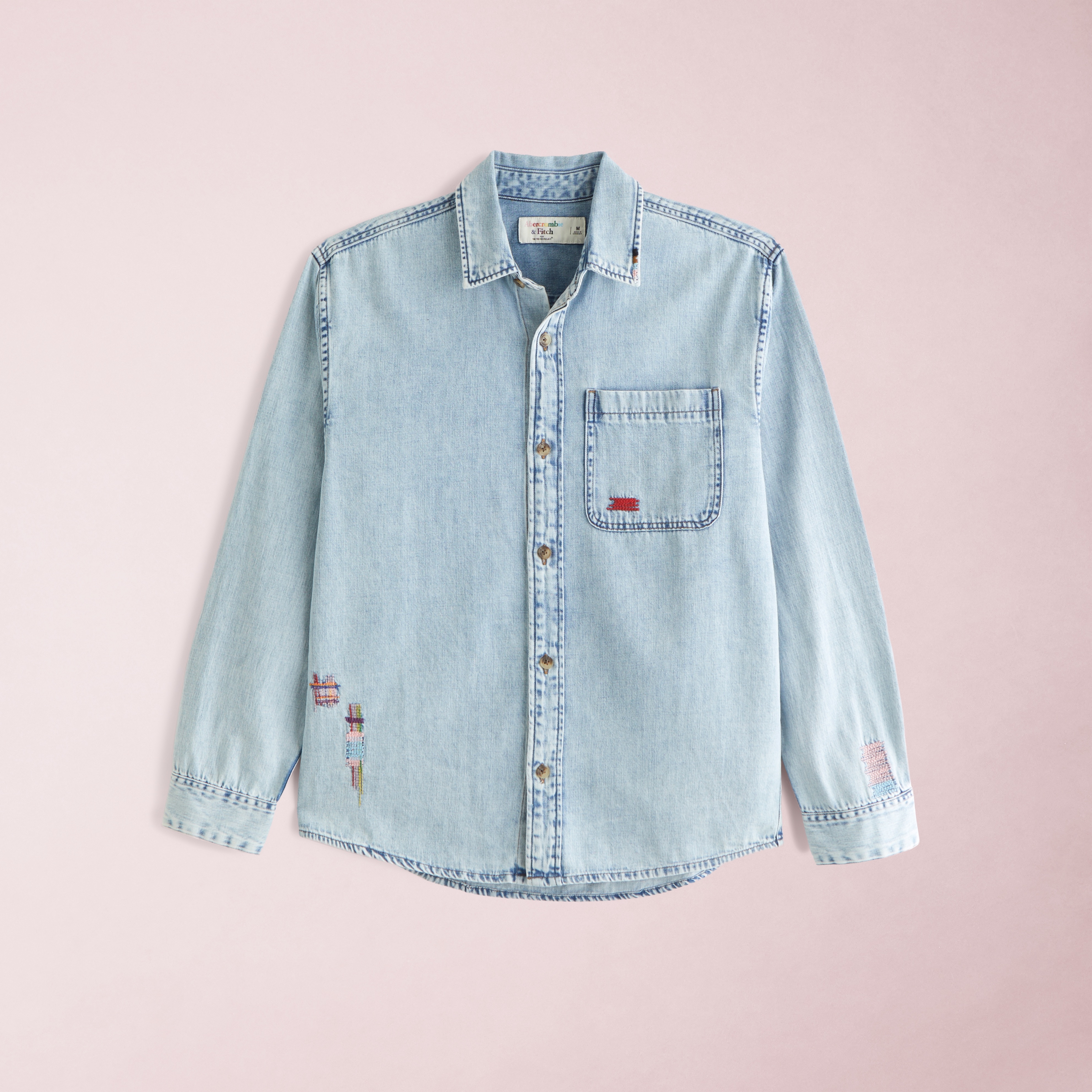 Мужская рубашка Abercrombie & Fitch Pride Denim Shirt, цвет: Светлая варка — фото 3