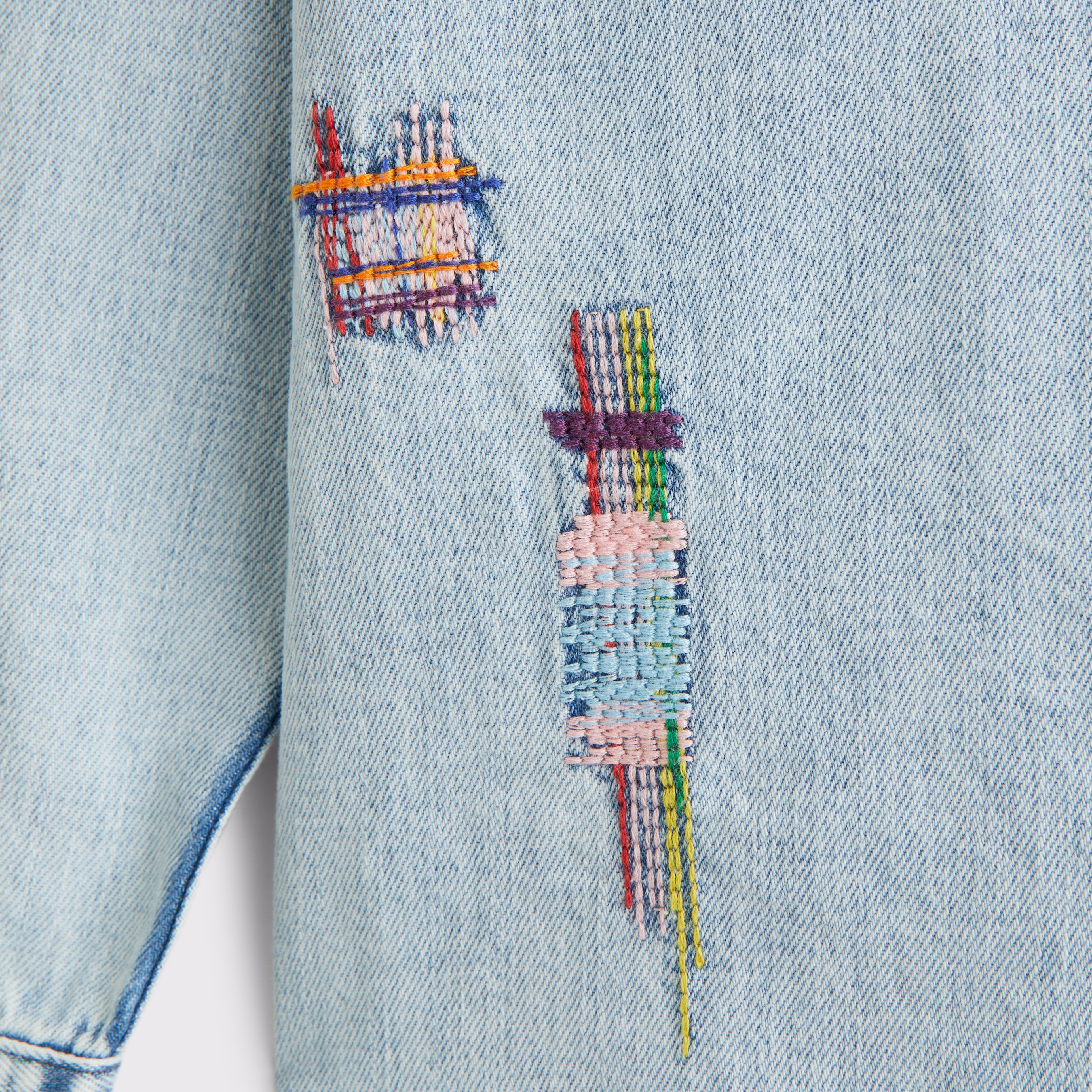 Мужская рубашка Abercrombie & Fitch Pride Denim Shirt, цвет: Светлая варка — фото 2