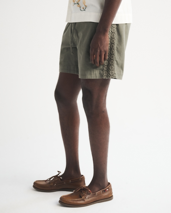 Linen-Blend Lace-Pieced Pull-On Short