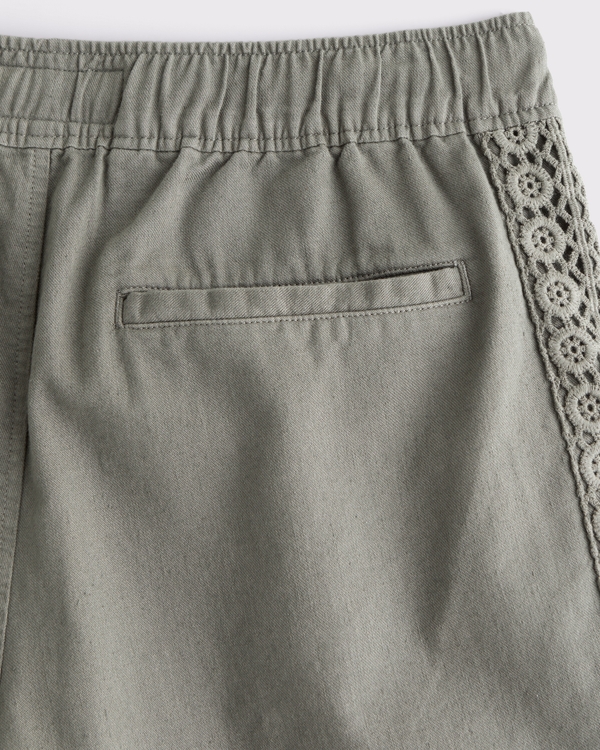 Linen-Blend Lace-Pieced Pull-On Short