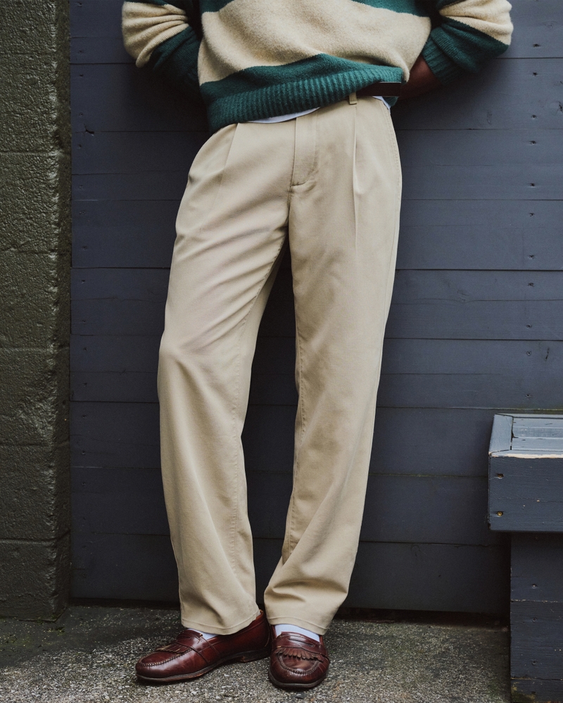 Relaxed Pleated Chino