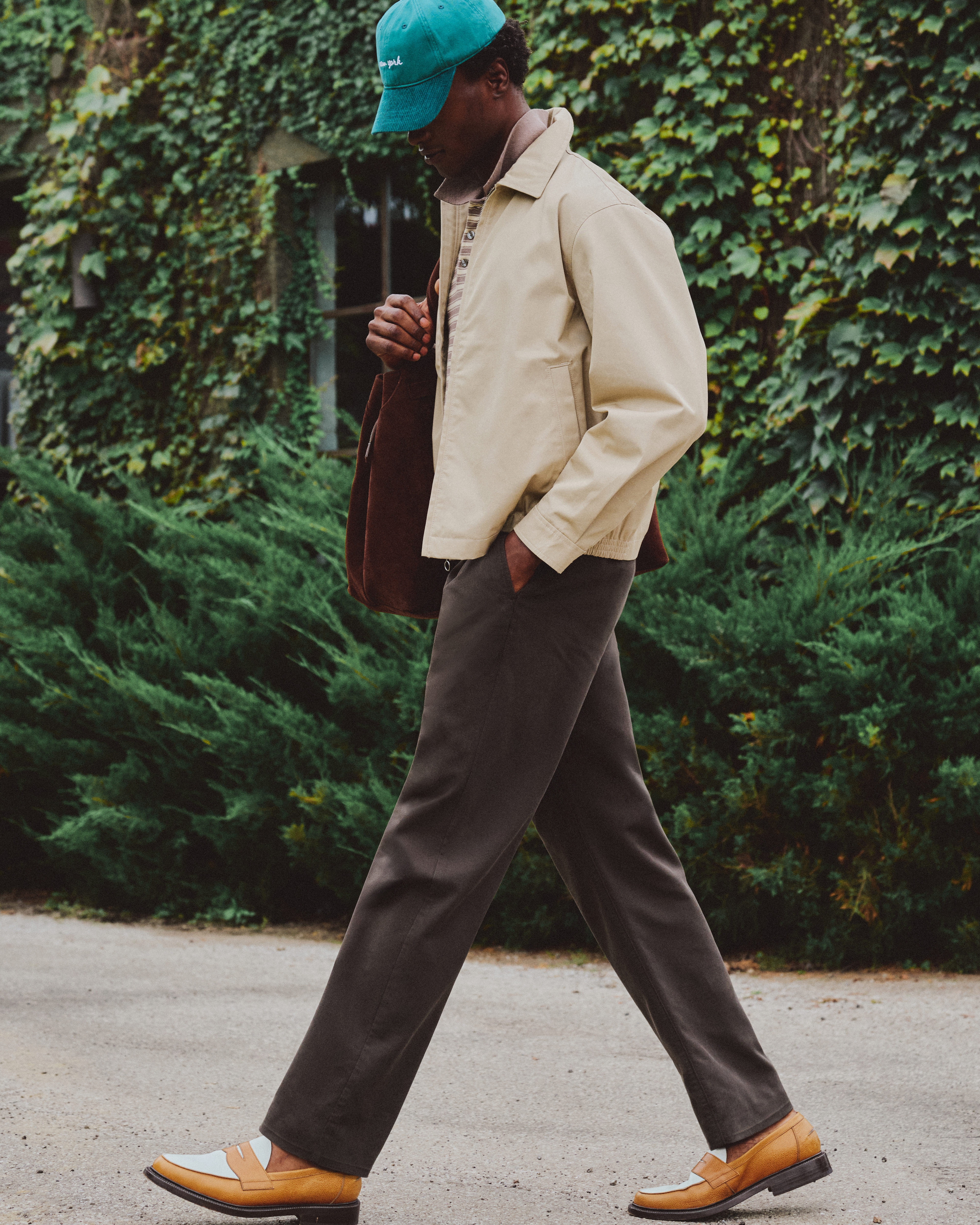 Мужские брюки Abercrombie & Fitch Relaxed Pleated Chino, цвет: Тёмный коричневый — фото 4