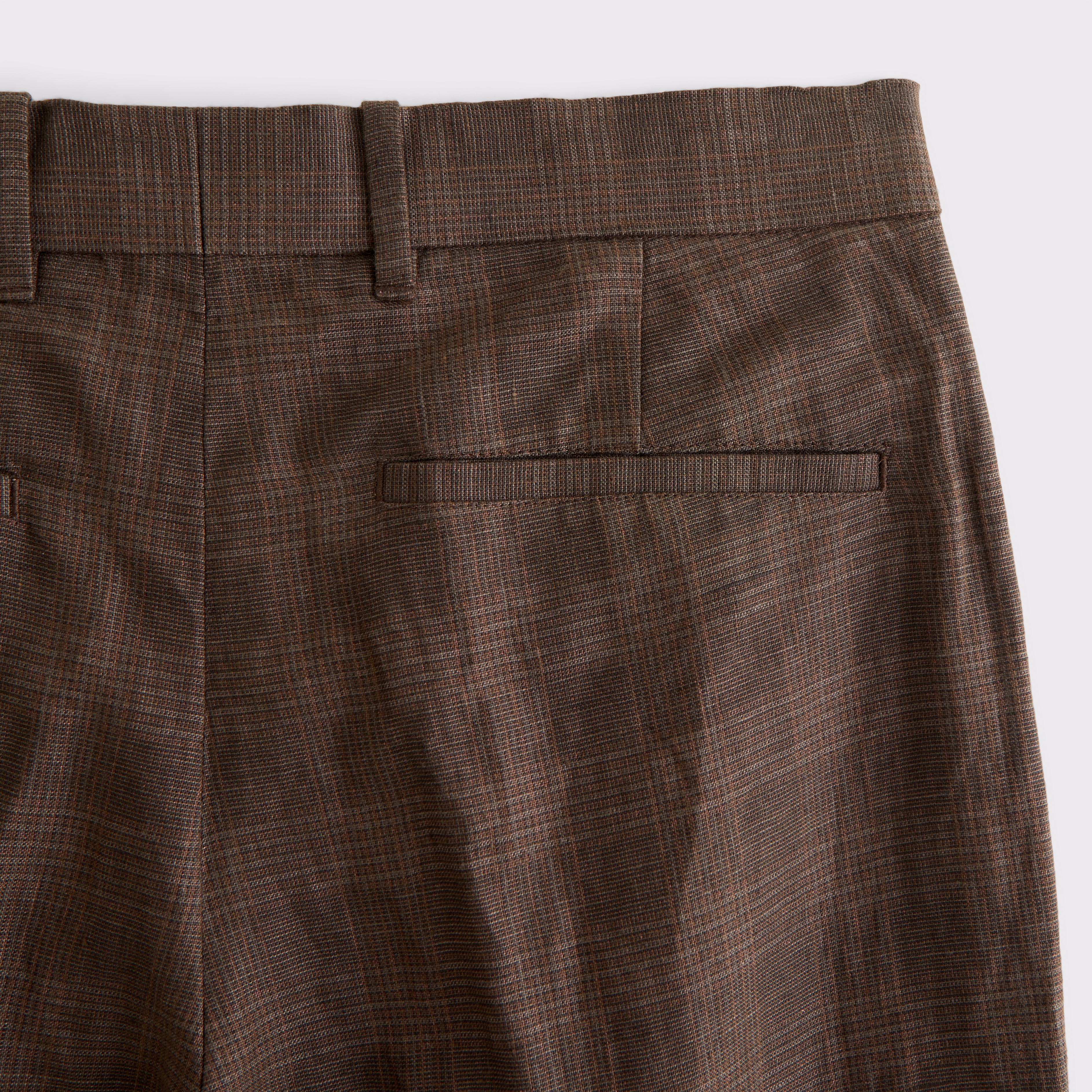 Мужские брюки Abercrombie & Fitch A&F Collins 100% Linen Relaxed Straight Suit Pant, цвет: Коричневый клетчатый — фото 1