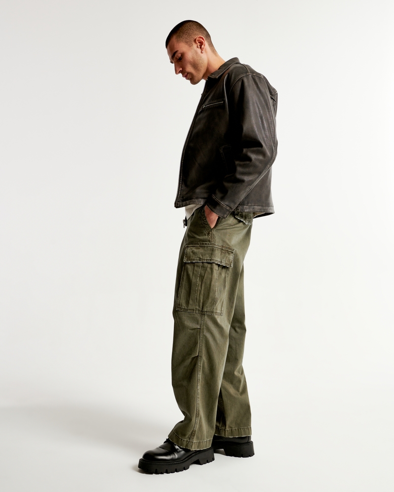 cargo pants outfit video ad mobile size Modelo