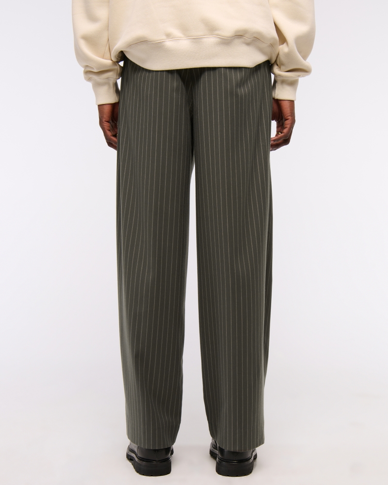 Pleated Baggy Trouser