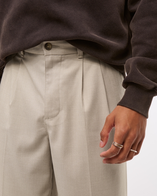 Pleated Baggy Trouser