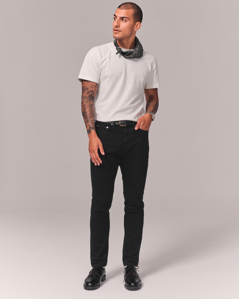 Abercrombie & Fitch - THE SLIM TAPER YOUR WAY FIT: Tapered and slightly  wider through the thigh INSEAM: 2” shorter inseam designed to hit right at  shoe level FABRIC: A&F Signature Stretch