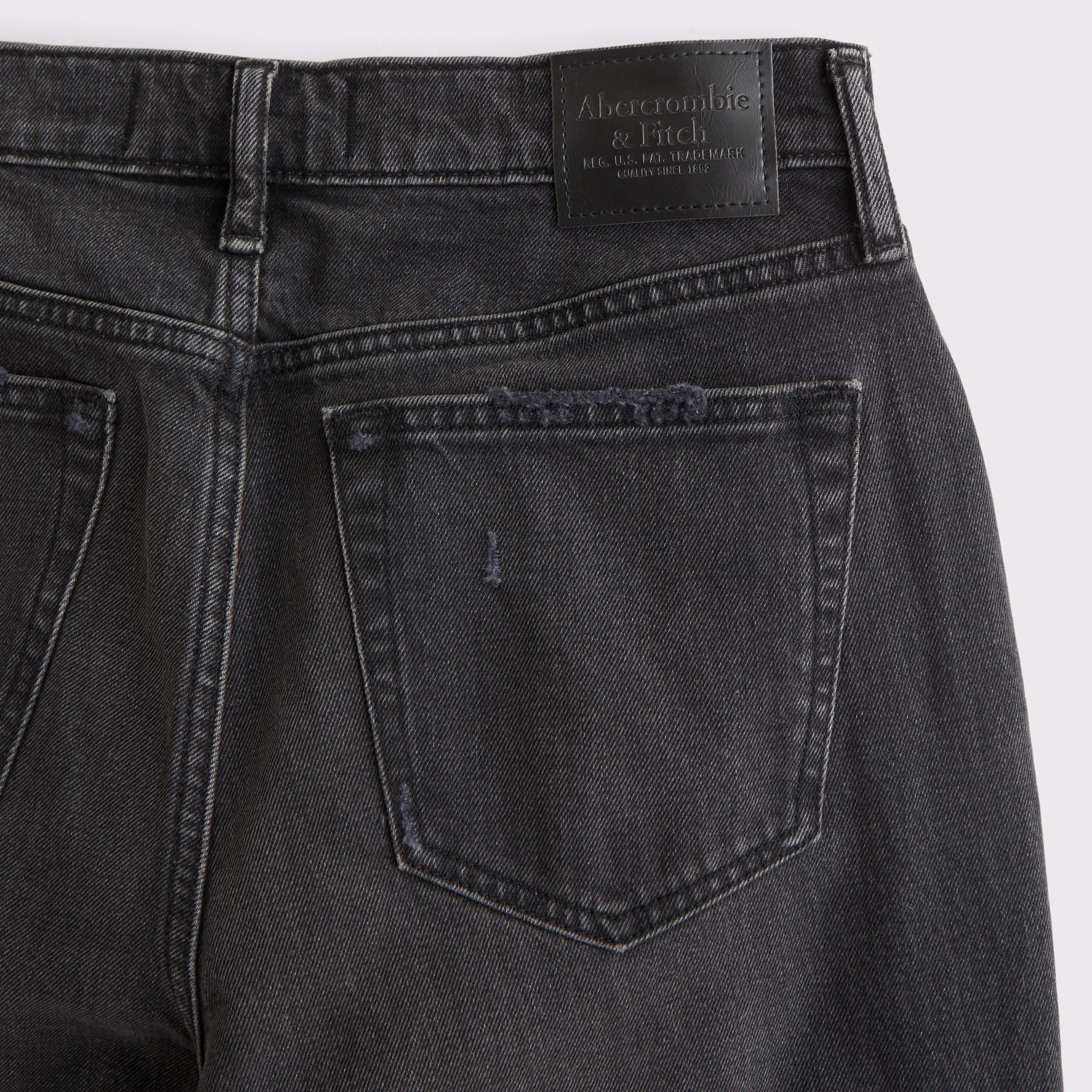 Мужские джинсы Abercrombie & Fitch Athletic Relaxed Straight Jean, цвет: Чёрный варёный — фото 3