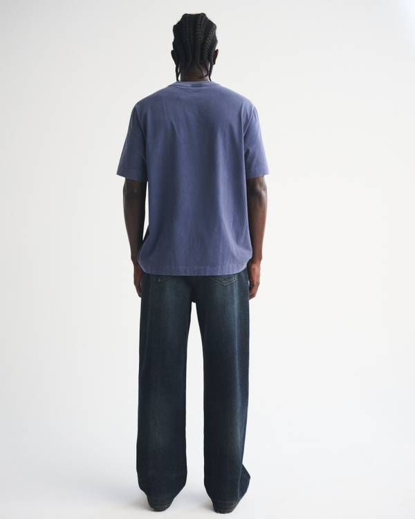 select to zoom model image