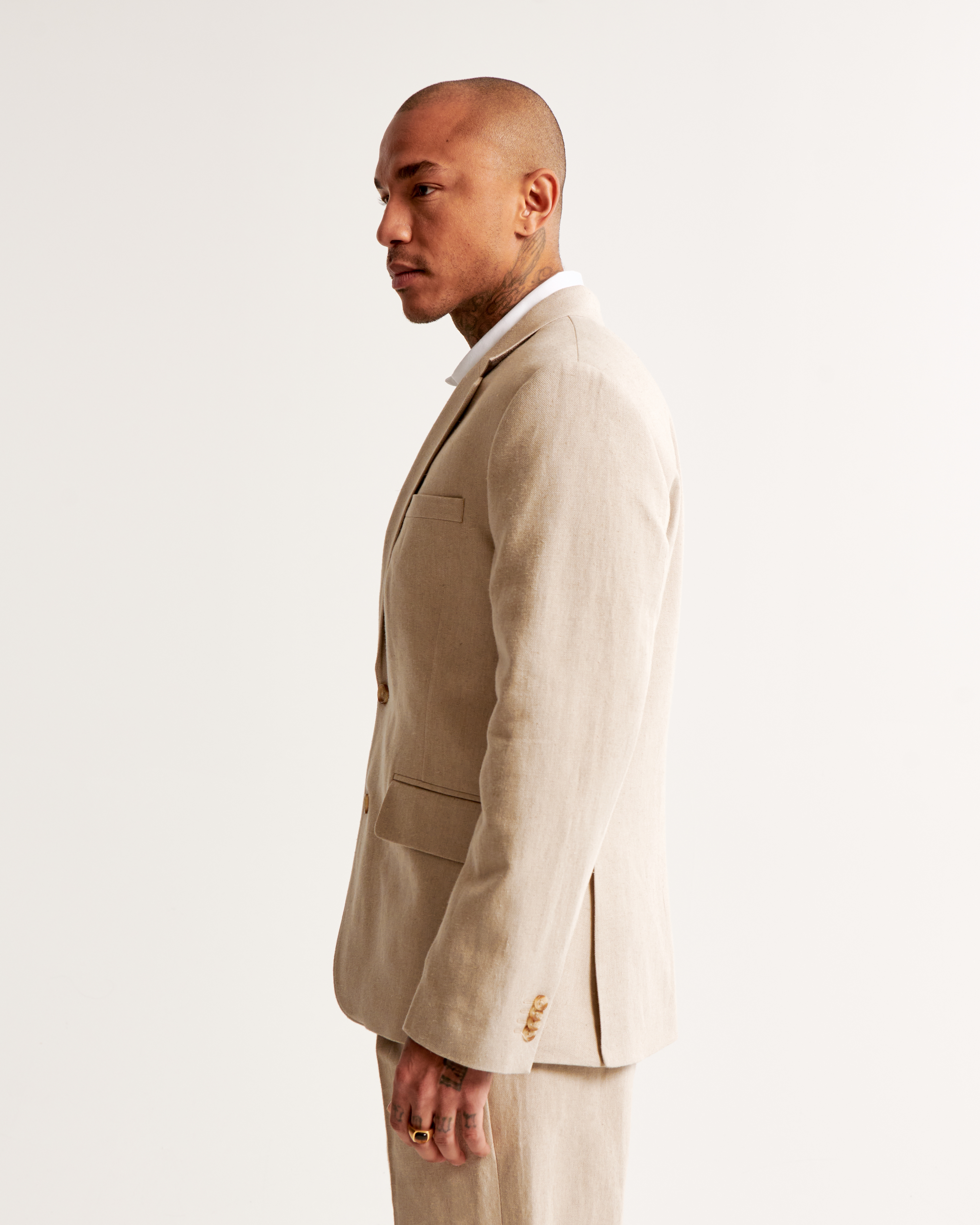 The A&F Collins Tailored Classic Linen-Blend Blazer