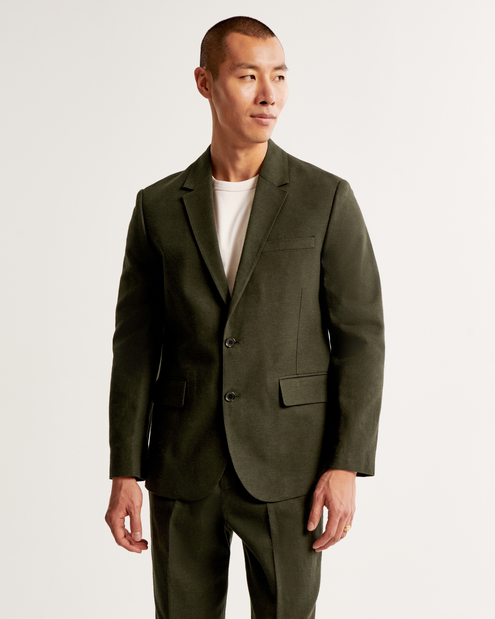 The A&F Collins Tailored Classic Linen-Blend Blazer