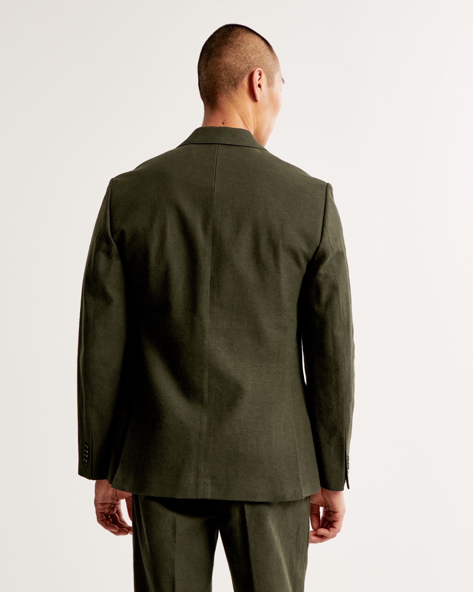The A&F Collins Tailored Classic Linen-Blend Blazer
