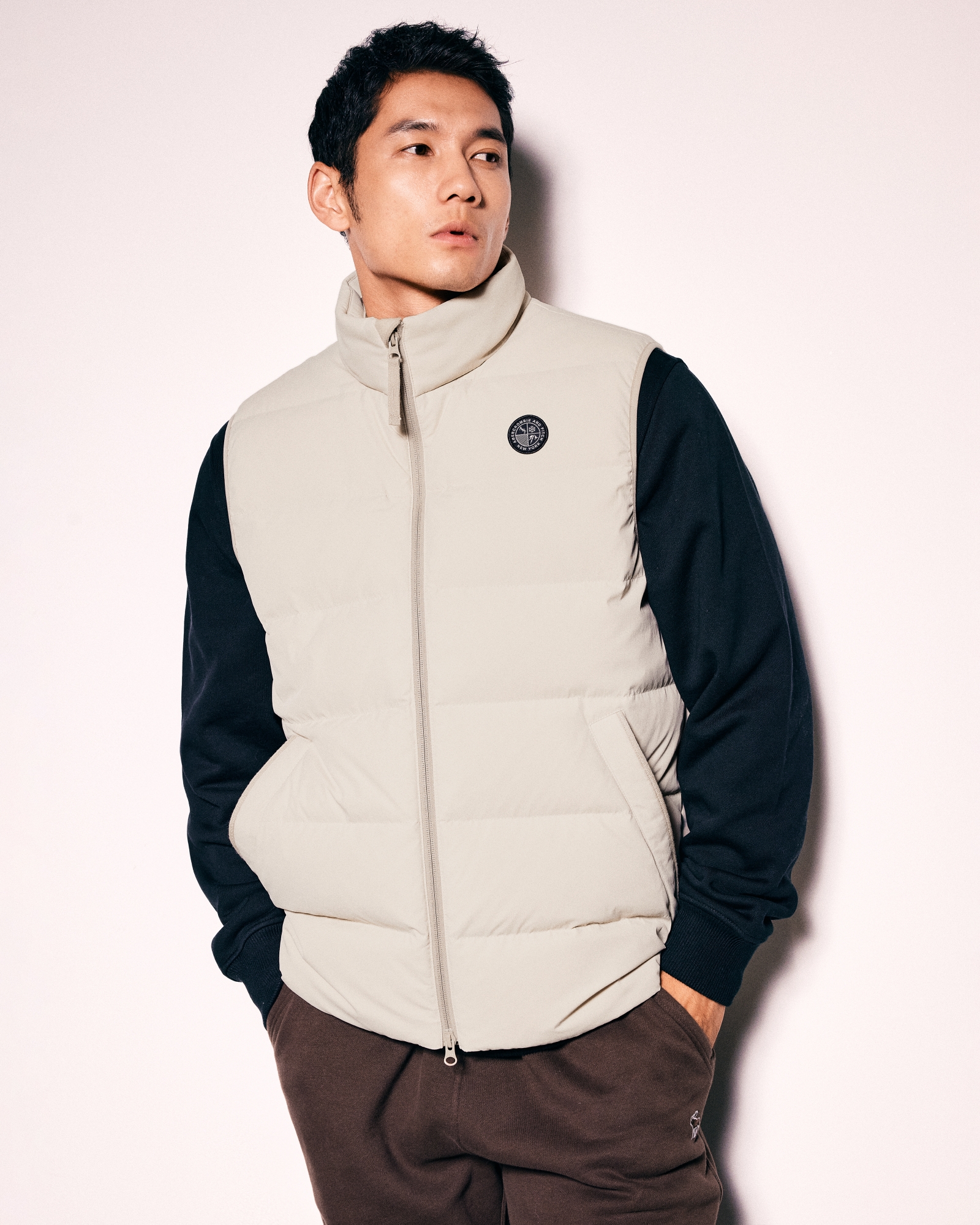 メンズ 軽量ダウンベスト | メンズ Sale | Abercrombie.com