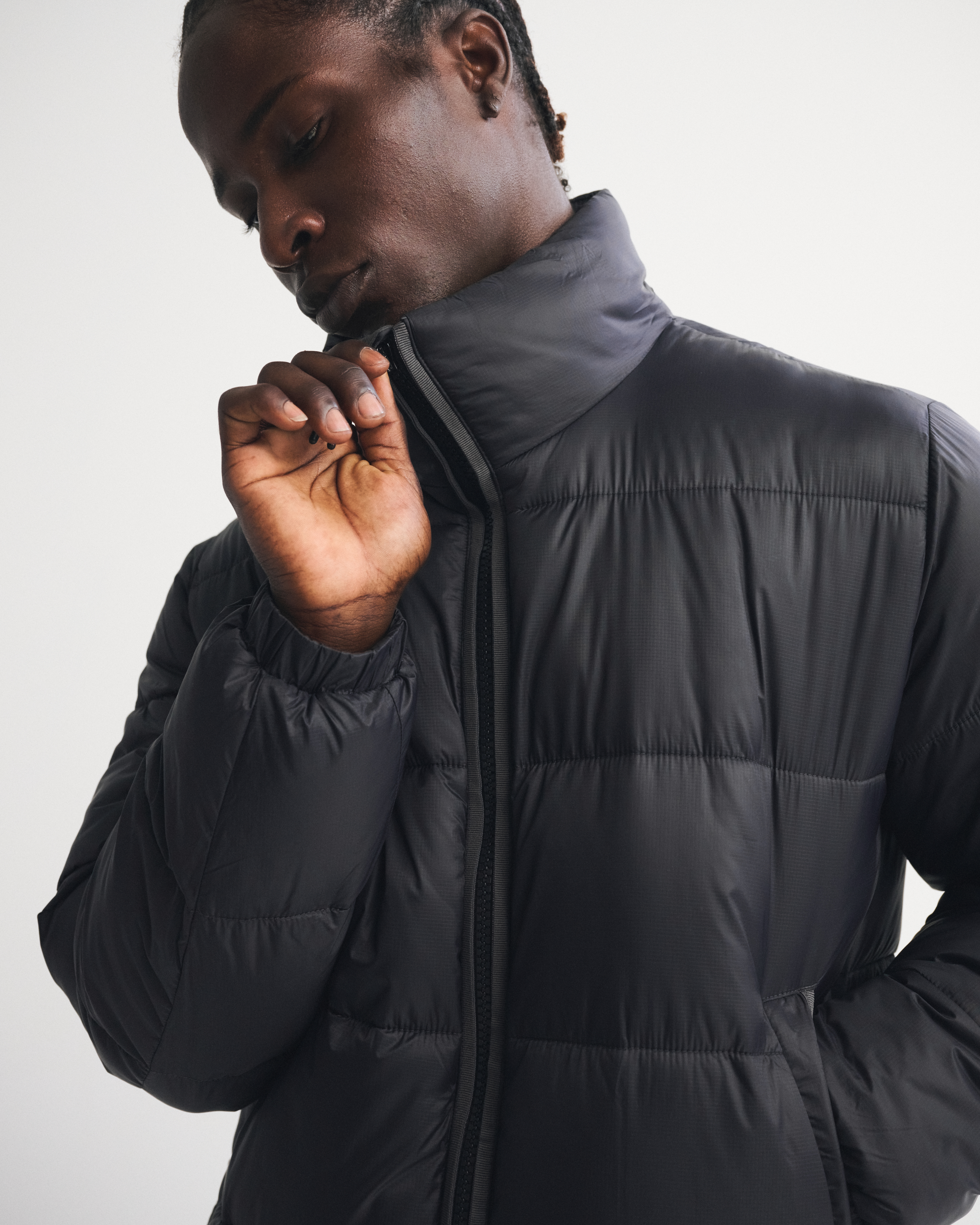 Мужская куртка Abercrombie & Fitch A&F AirCloud Mockneck Puffer, цвет: Чёрный — фото 4