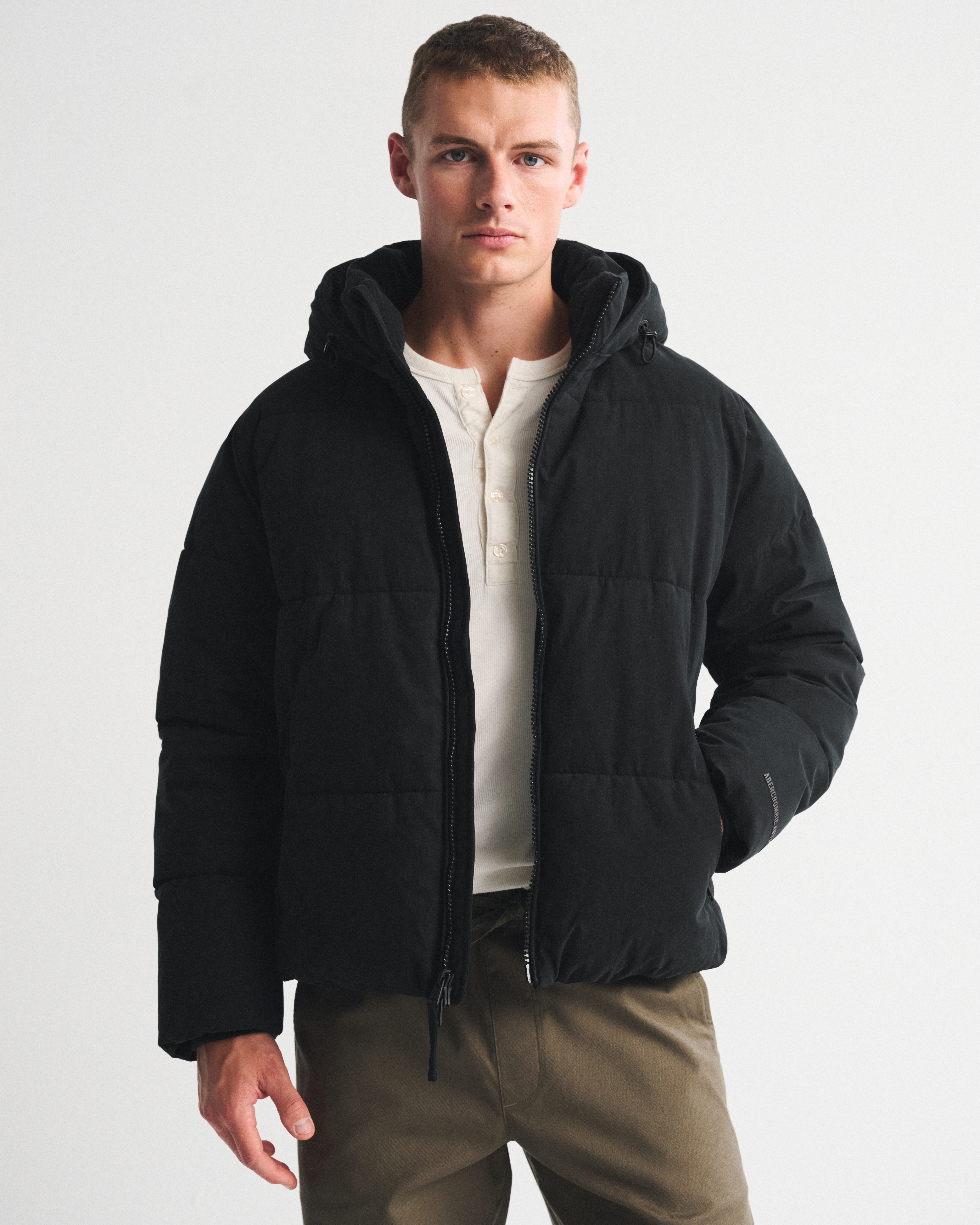 Мужская куртка Abercrombie & Fitch Hooded Heavyweight Puffer, цвет: Чёрный — фото 2