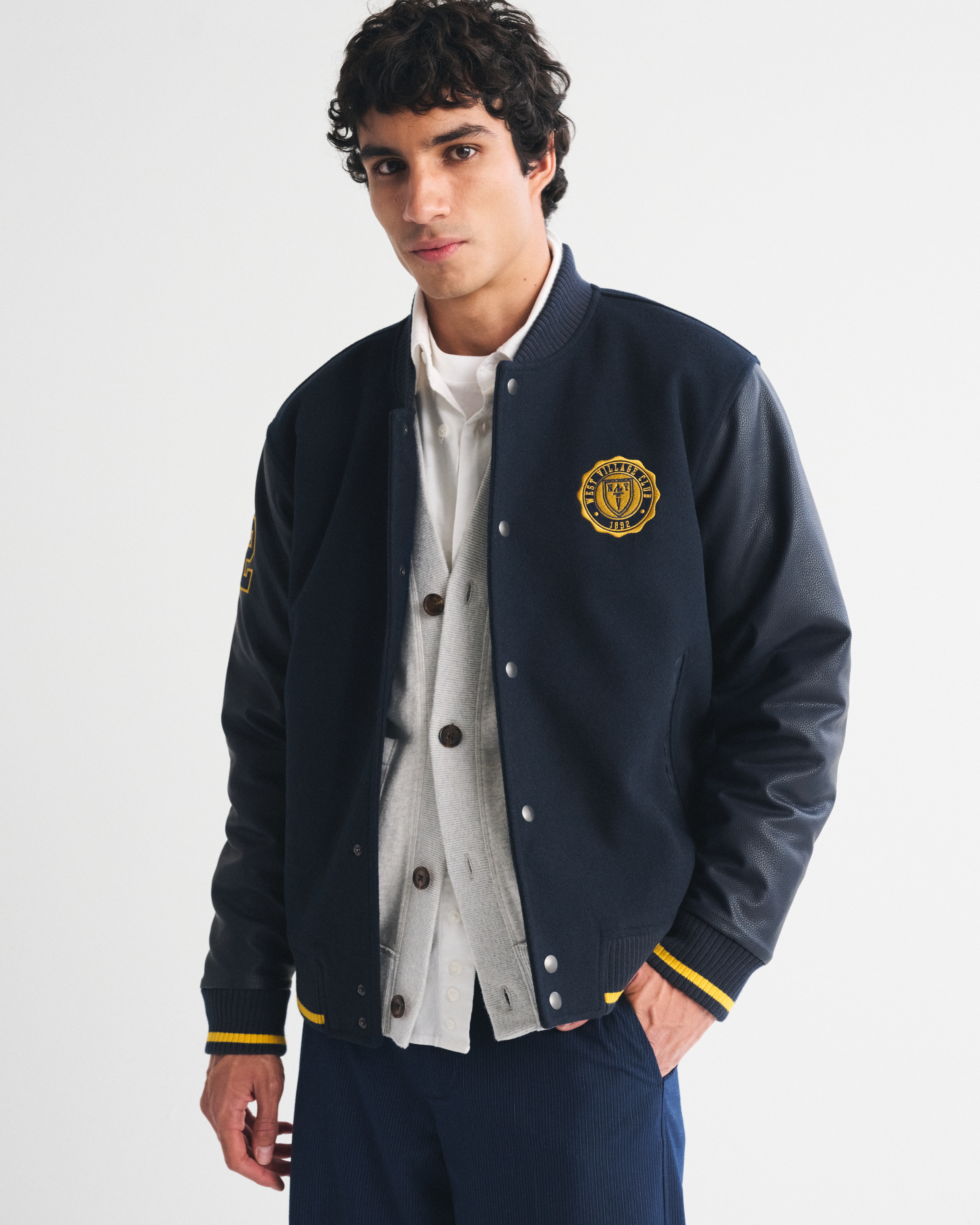 Мужская куртка Abercrombie & Fitch Wool-Blend and Vegan Leather Varsity, цвет: Тёмно-синий — фото 3