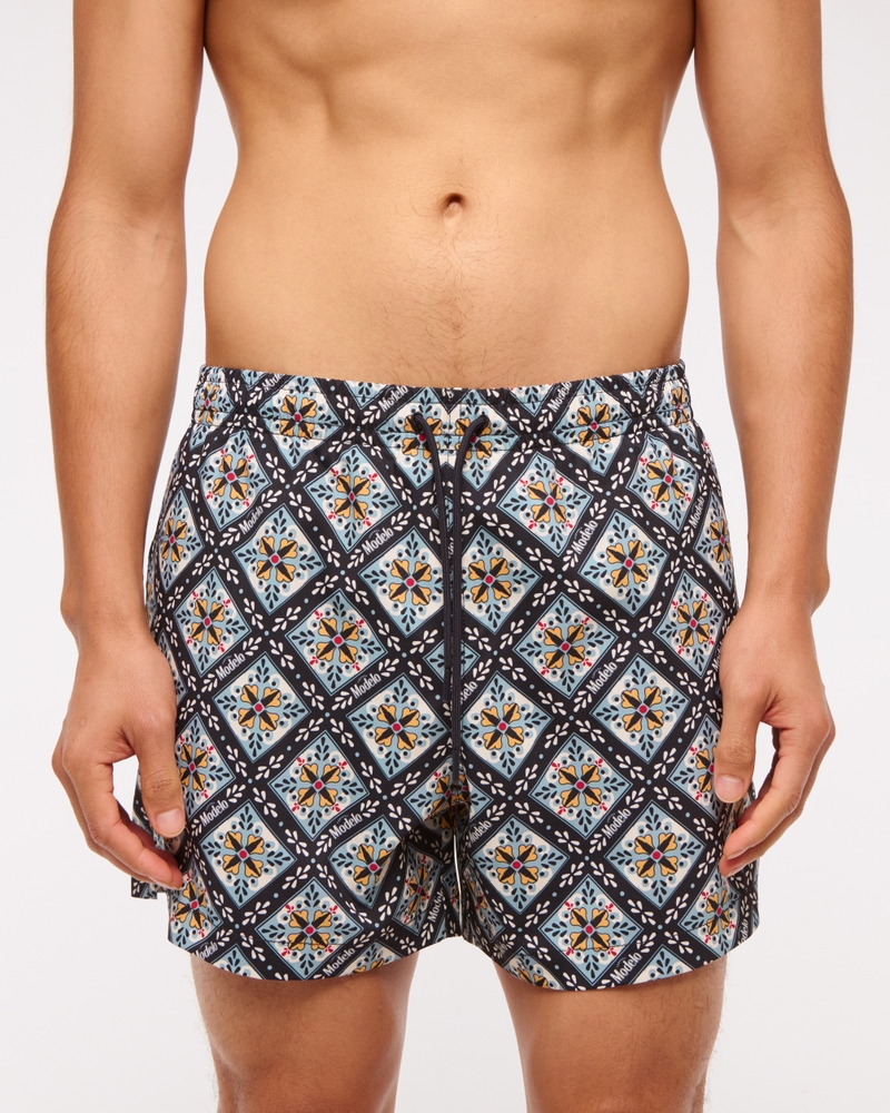Modelo Graphic Pull-On Swim Trunk