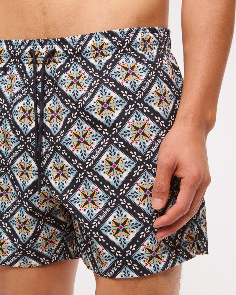 Modelo Graphic Pull-On Swim Trunk
